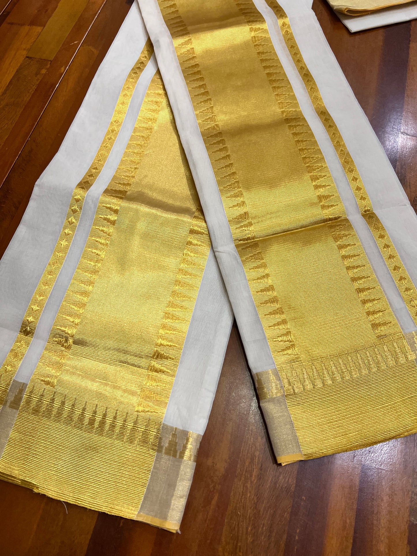 Southloom Super Premium Balaramapuram Pure Cotton Unakkupaavu Pudava with Temple Kasavu Border 2.70 Mtrs