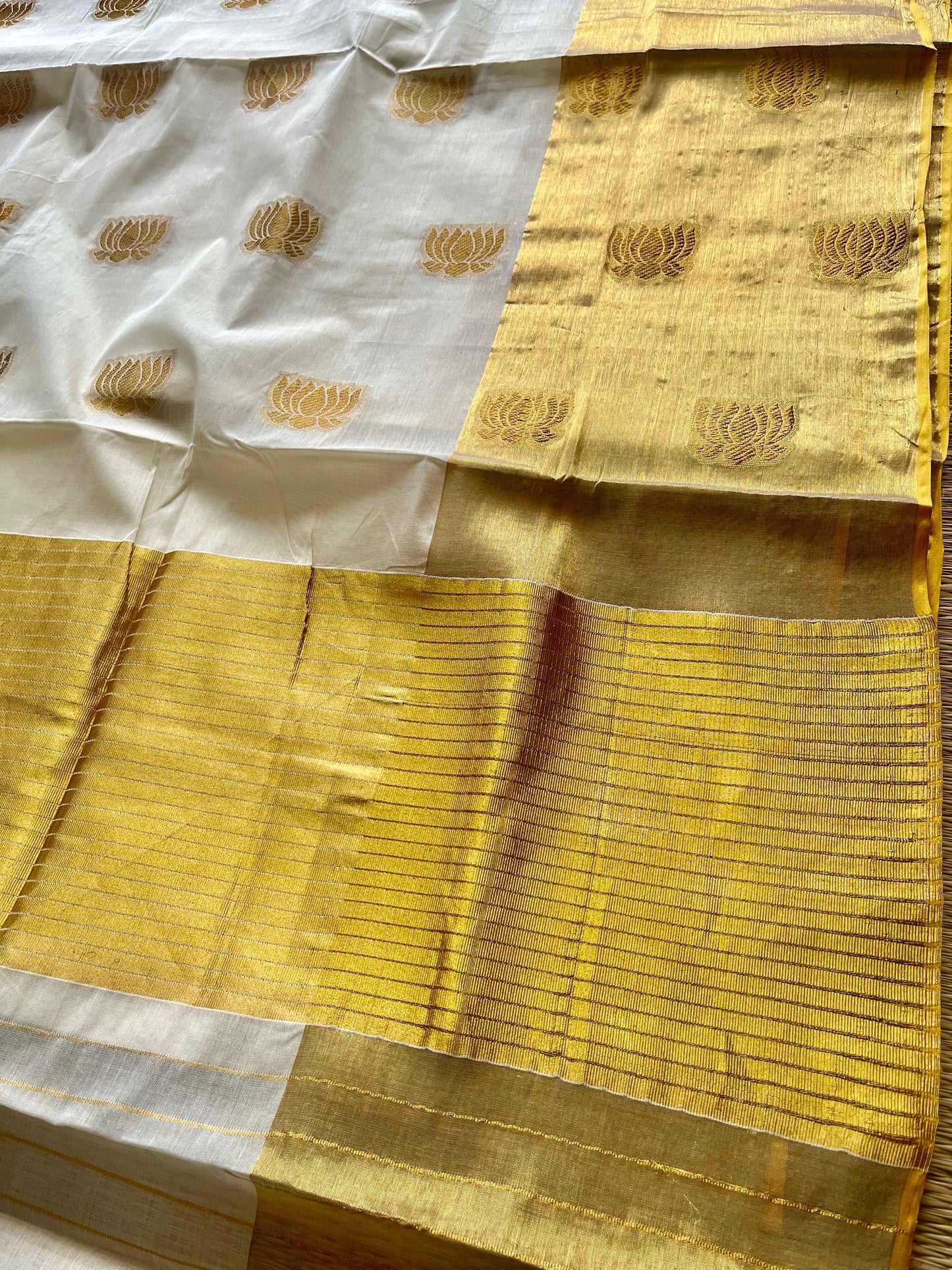 Handloom Cotton Replica Lotus Saree SL148