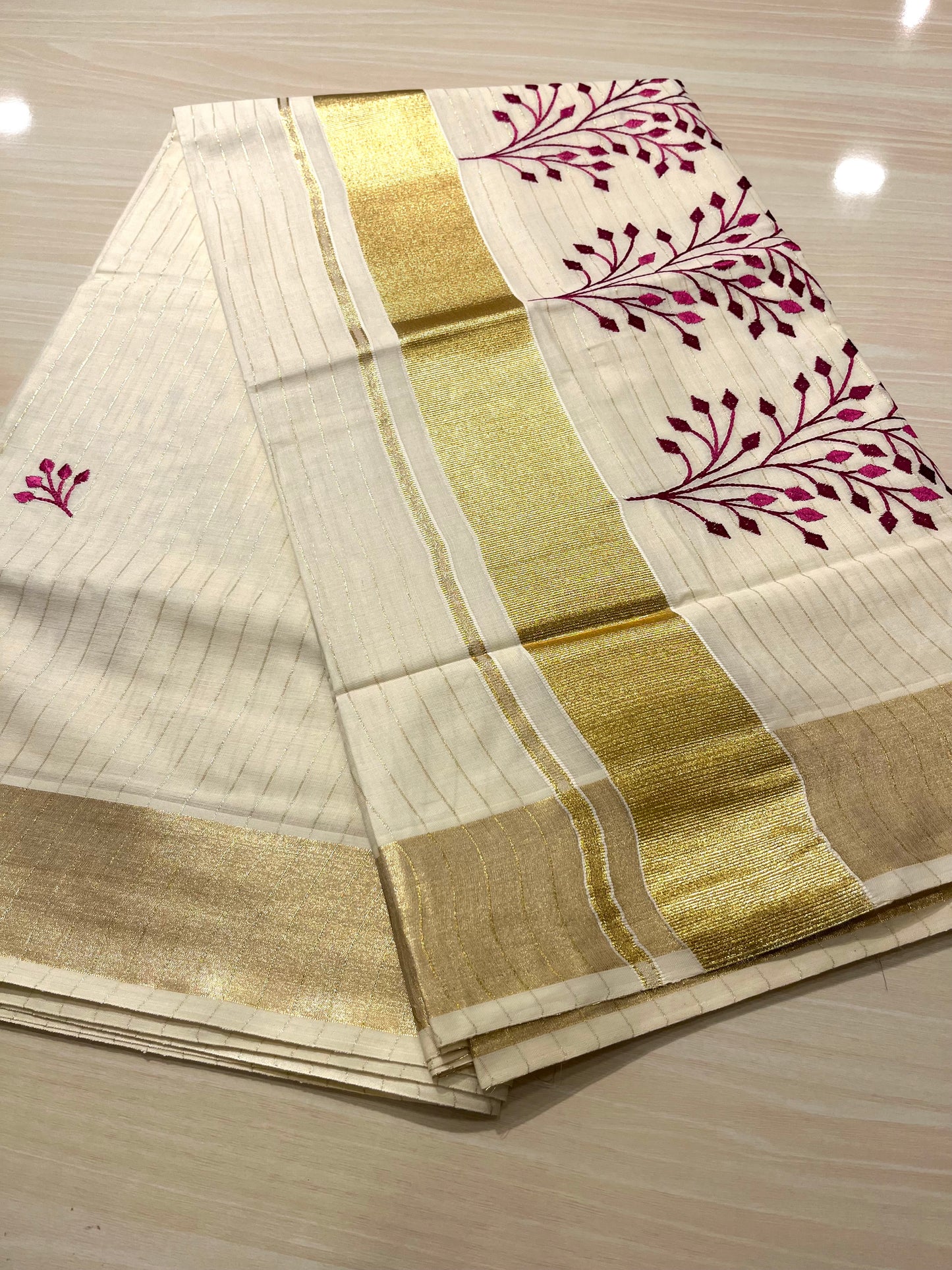 Kerala Cotton Lines Saree With Majentha Embroidery SL135