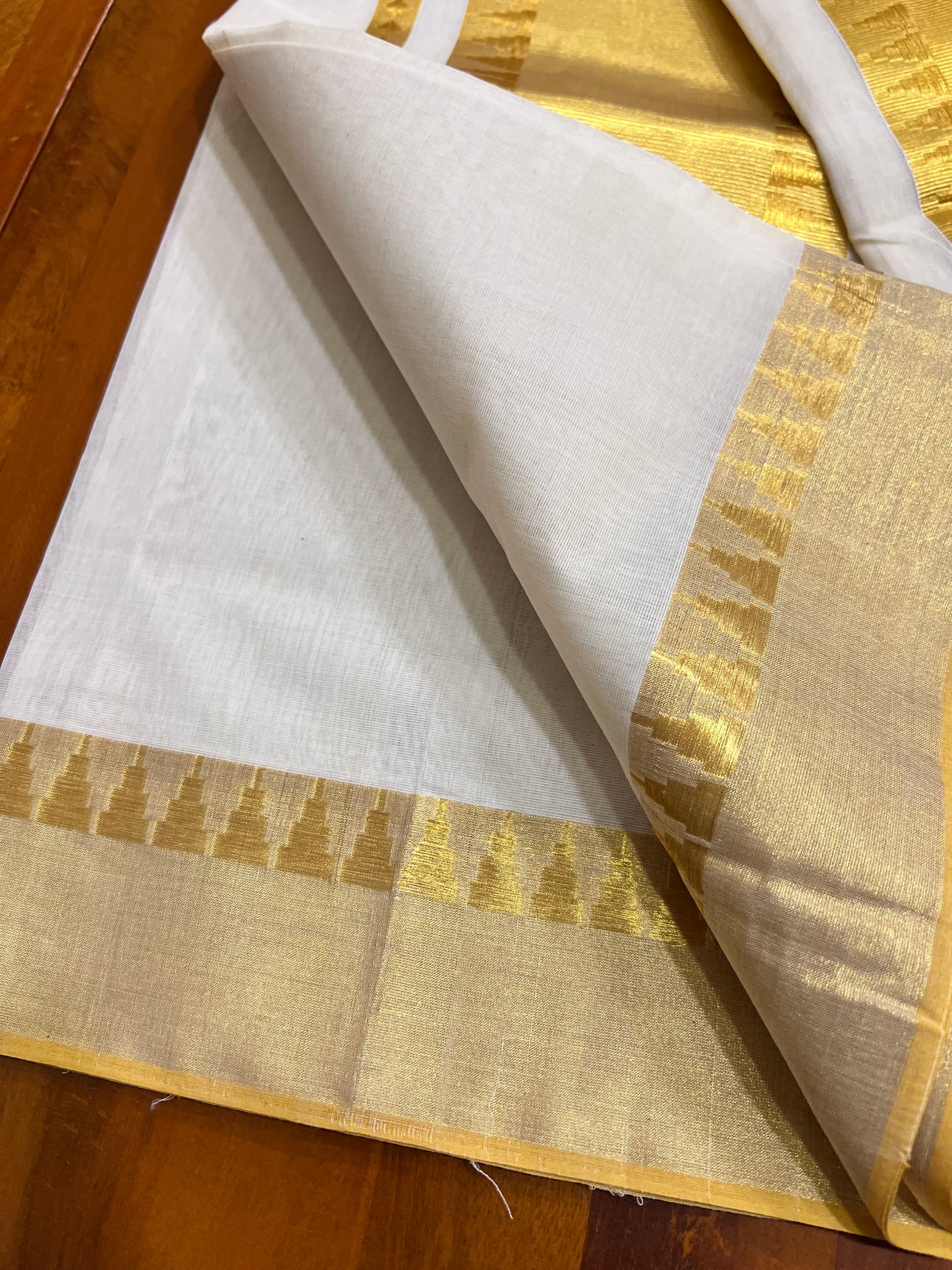 Southloom Super Premium Balaramapuram Pure Cotton Unakkupaavu Pudava with Temple Kasavu Border 2.70 Mtrs