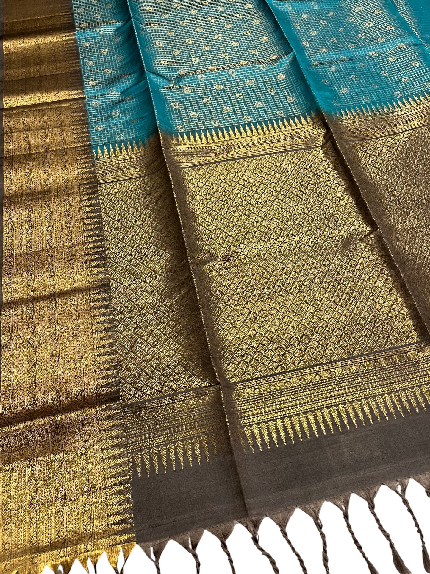 Southloom Pure Handloom Kanchipuram Silk Saree with Korvai Work (Golden & Blue)