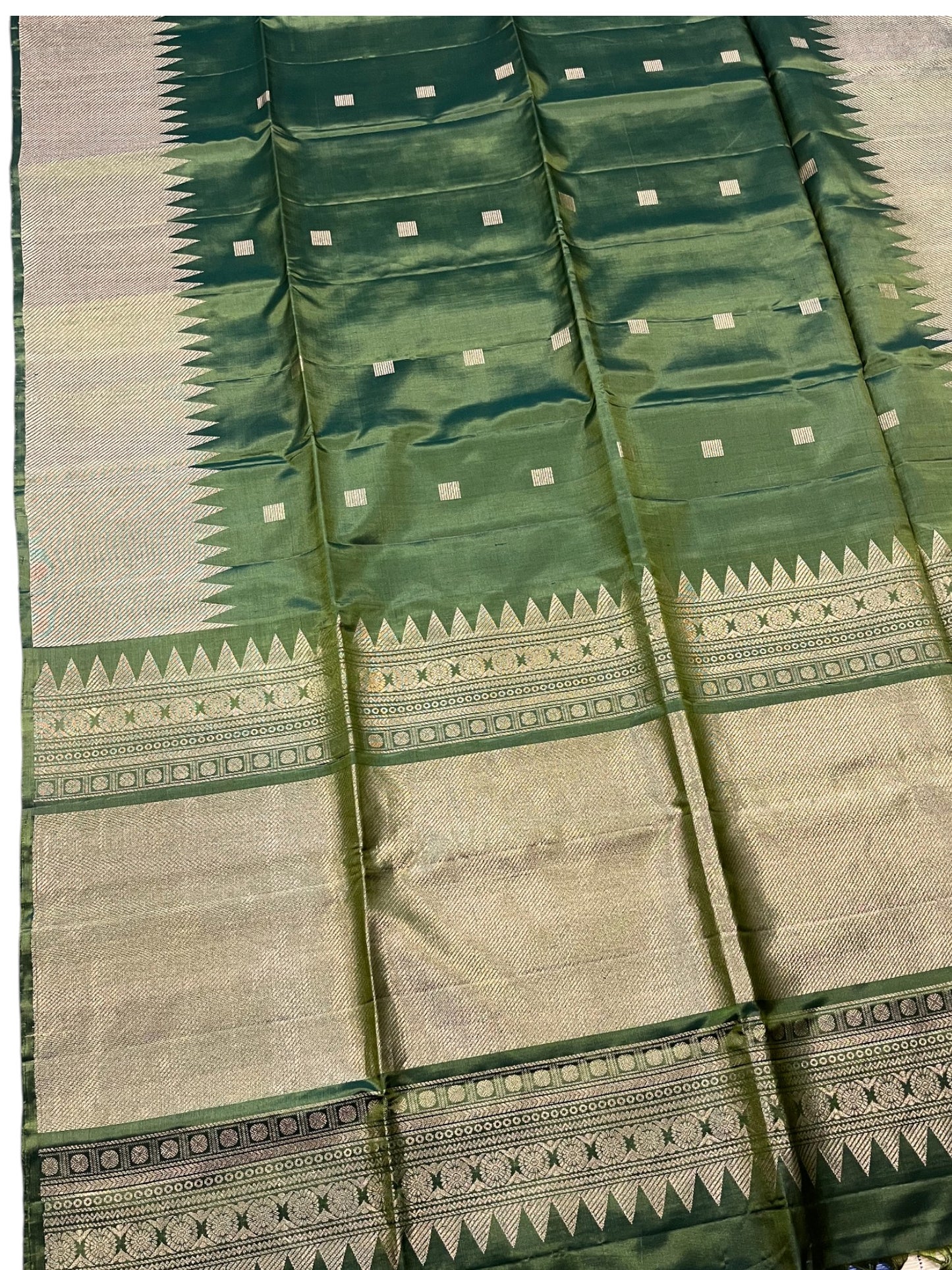 Southloom Pure Handloom Kanchipuram Silk Saree with Korvai Work (Green)
