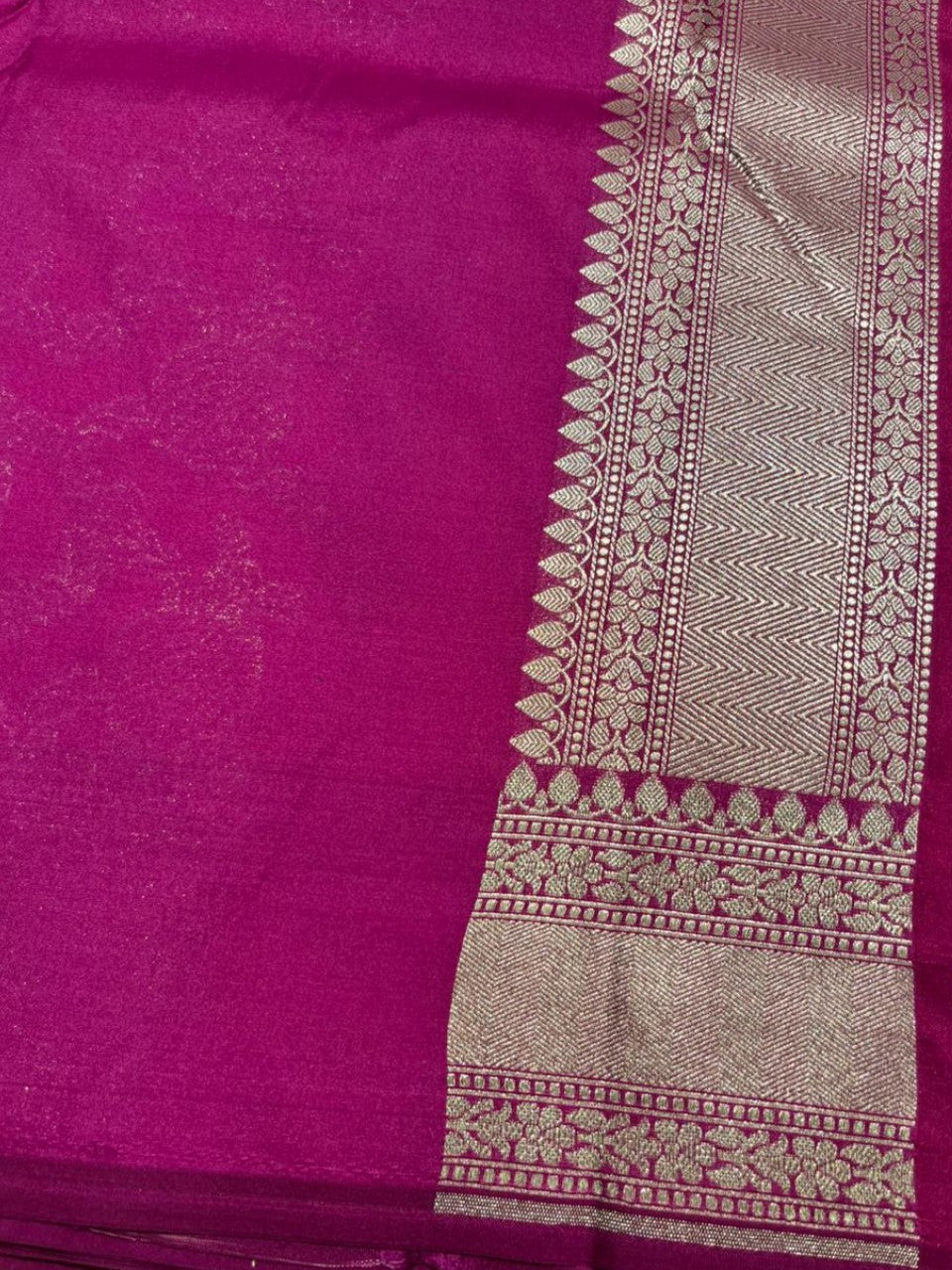 Southloom Pure Banarasi Silk Saree with Woven Work on Body and Borders ( Magenta )
