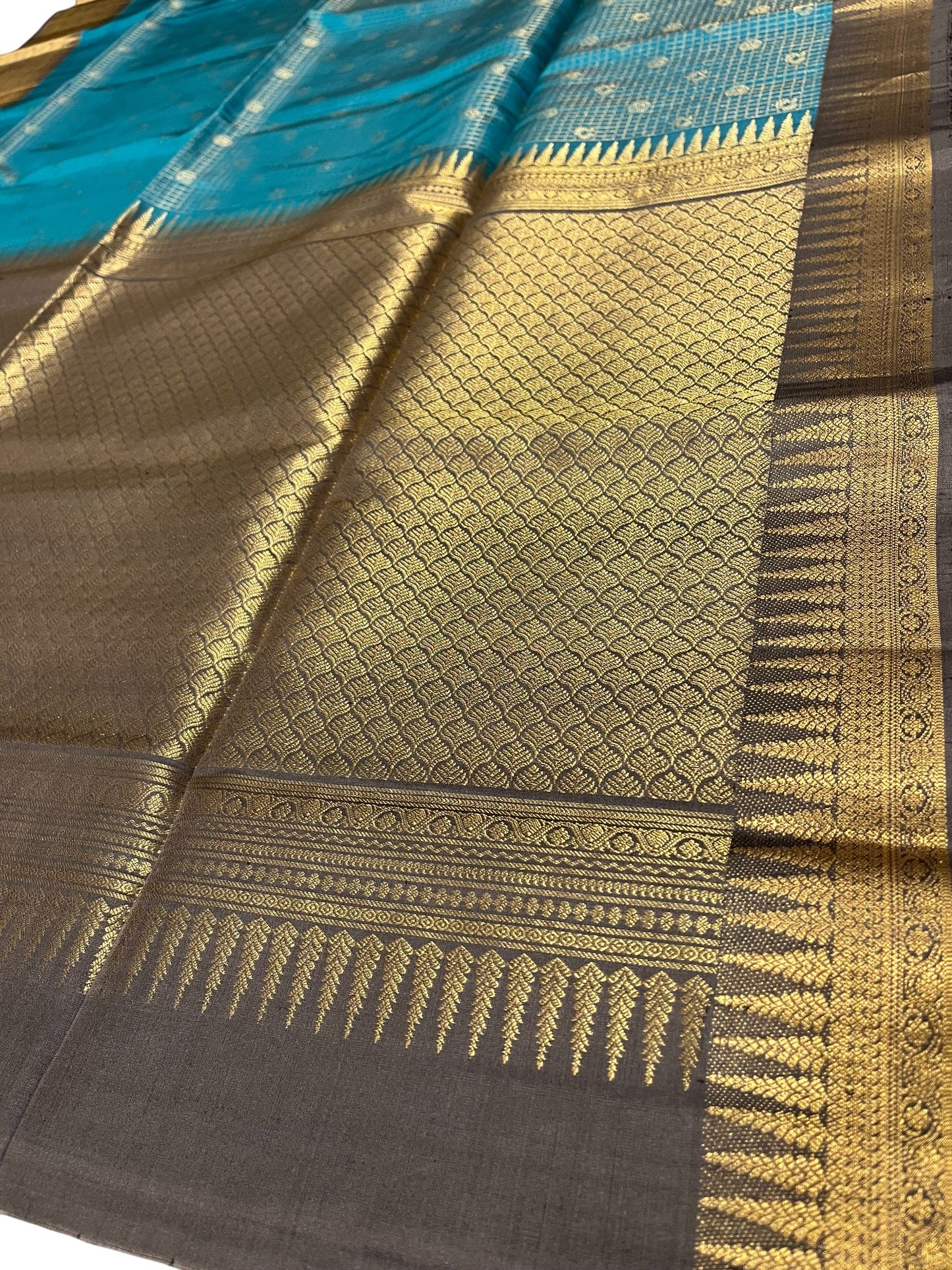 Southloom Pure Handloom Kanchipuram Silk Saree with Korvai Work (Golden & Blue)