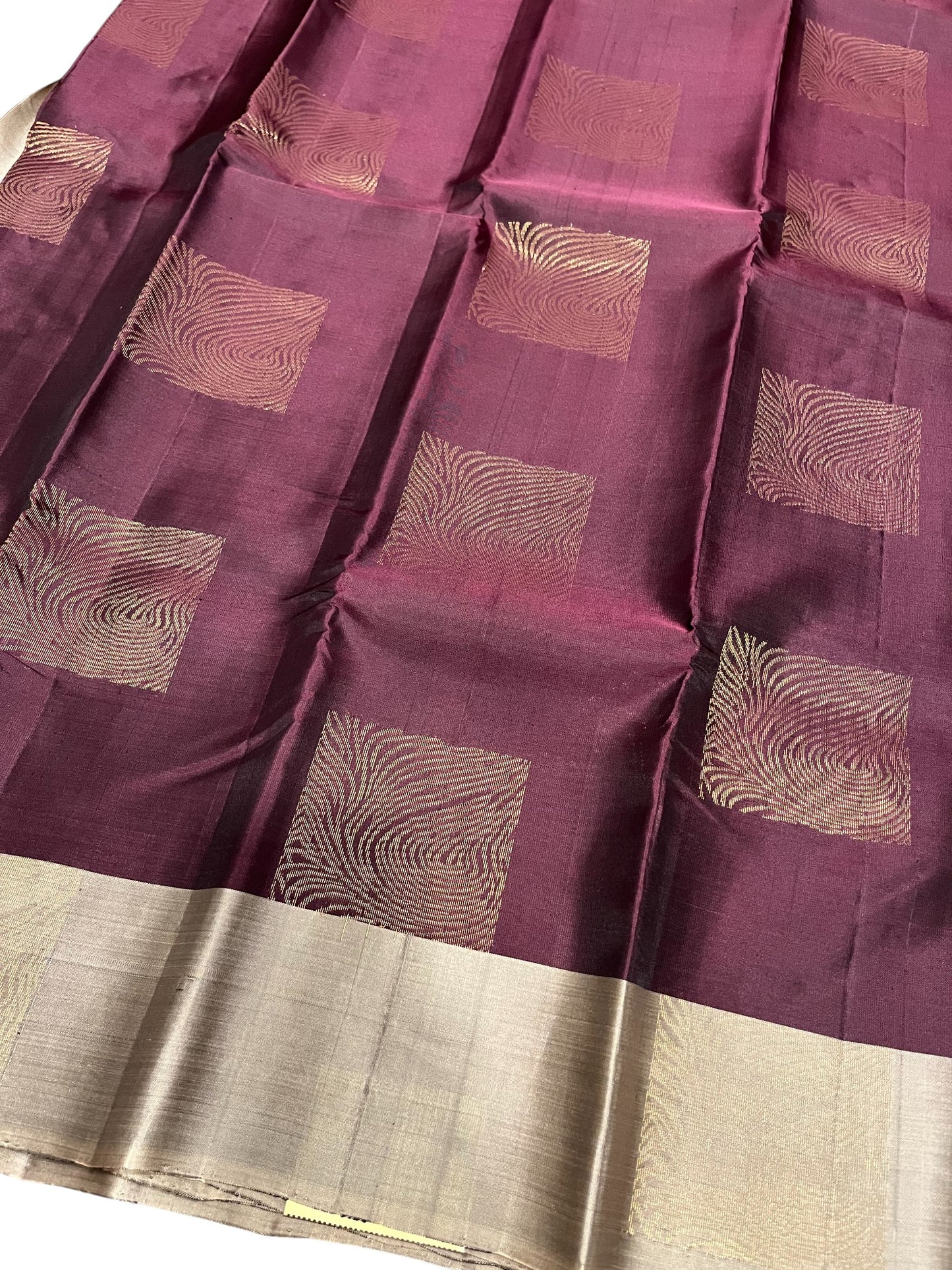 Southloom Pure Handloom Kanchipuram Silk Saree with Butta Work(Maroon & Grey)