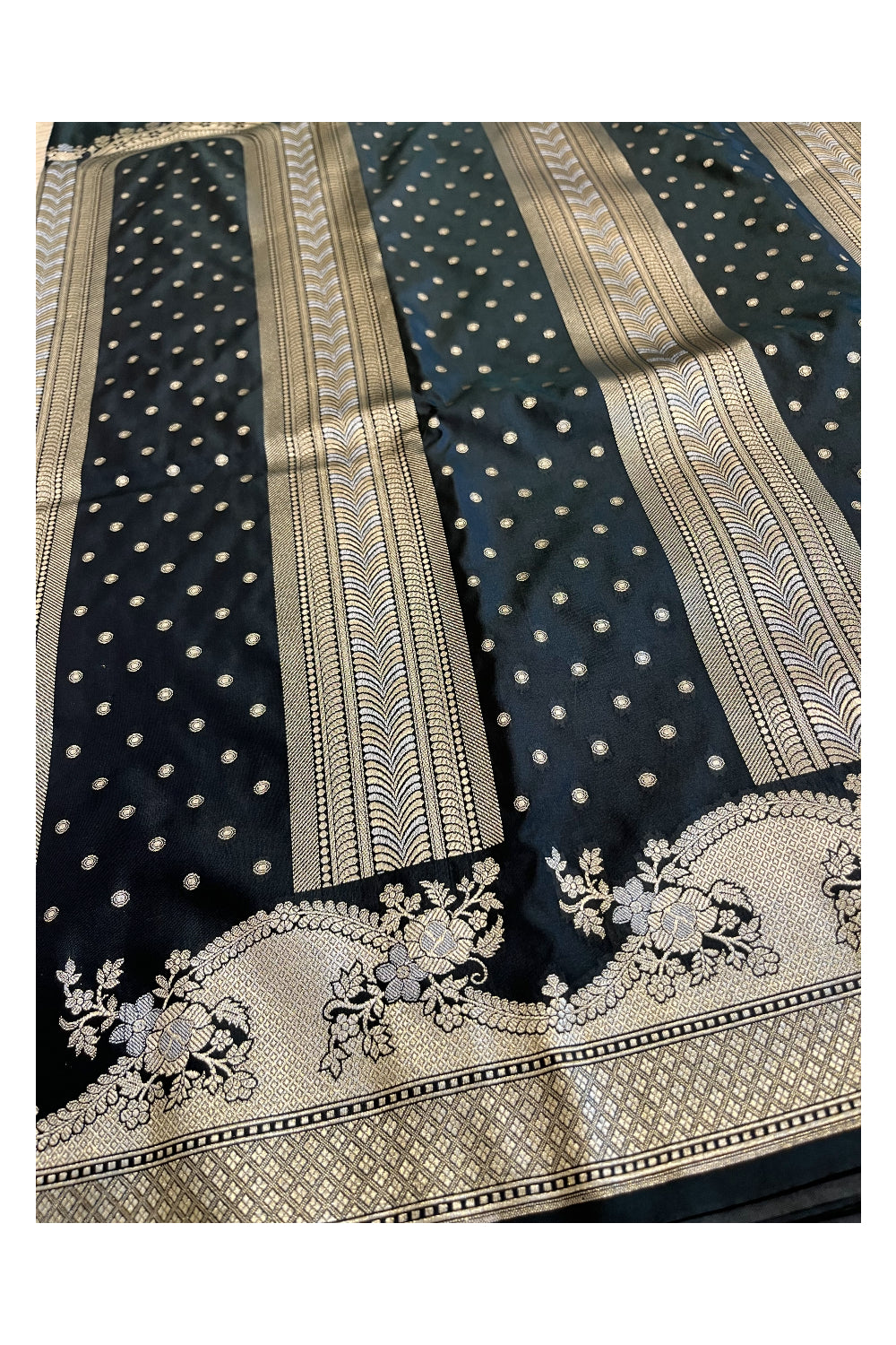 Southloom Banarasi Silk Saree with Woven Work in Dark Green