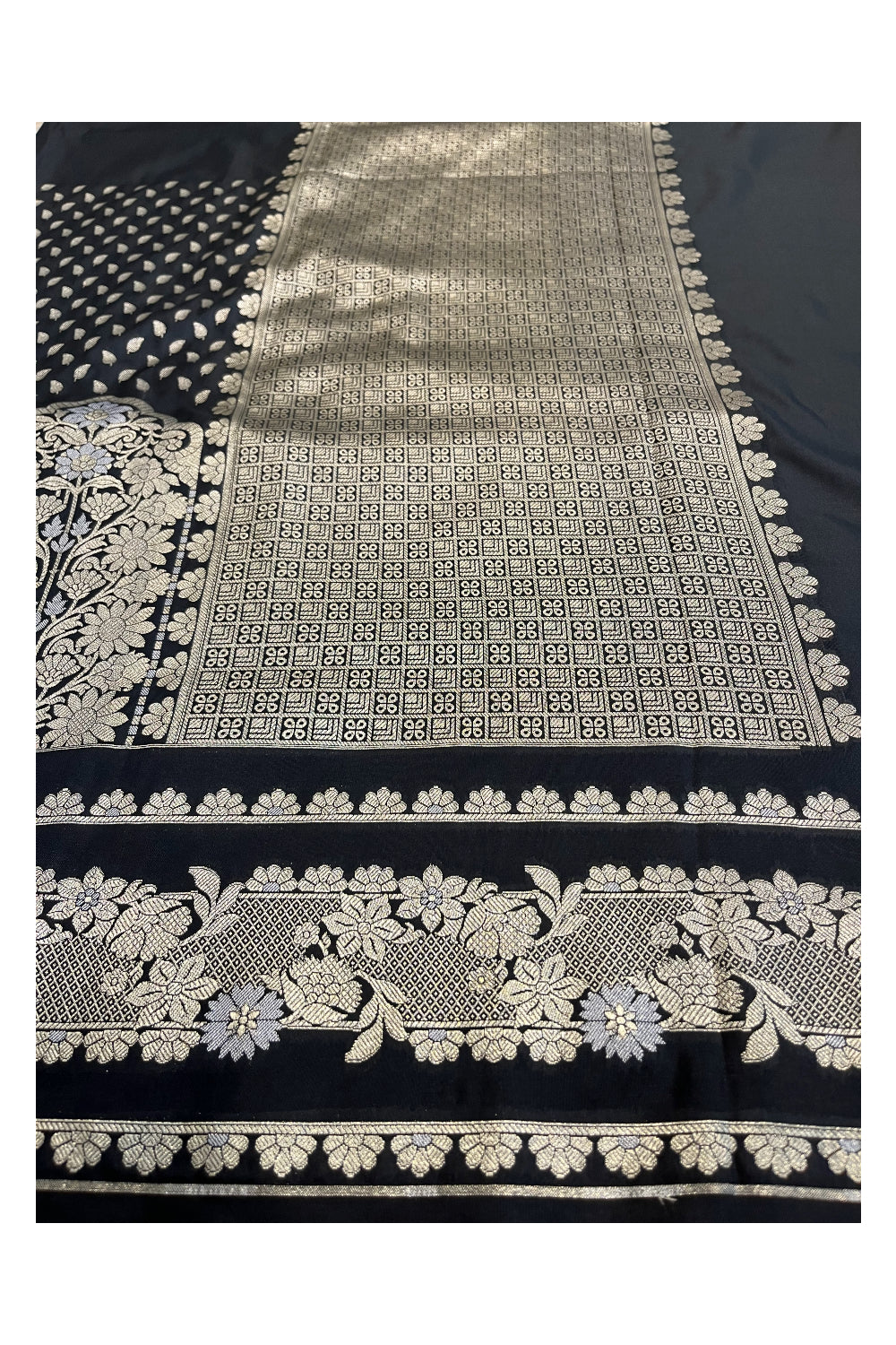 Southloom Banarasi Georgette Woven Work Saree in Balck