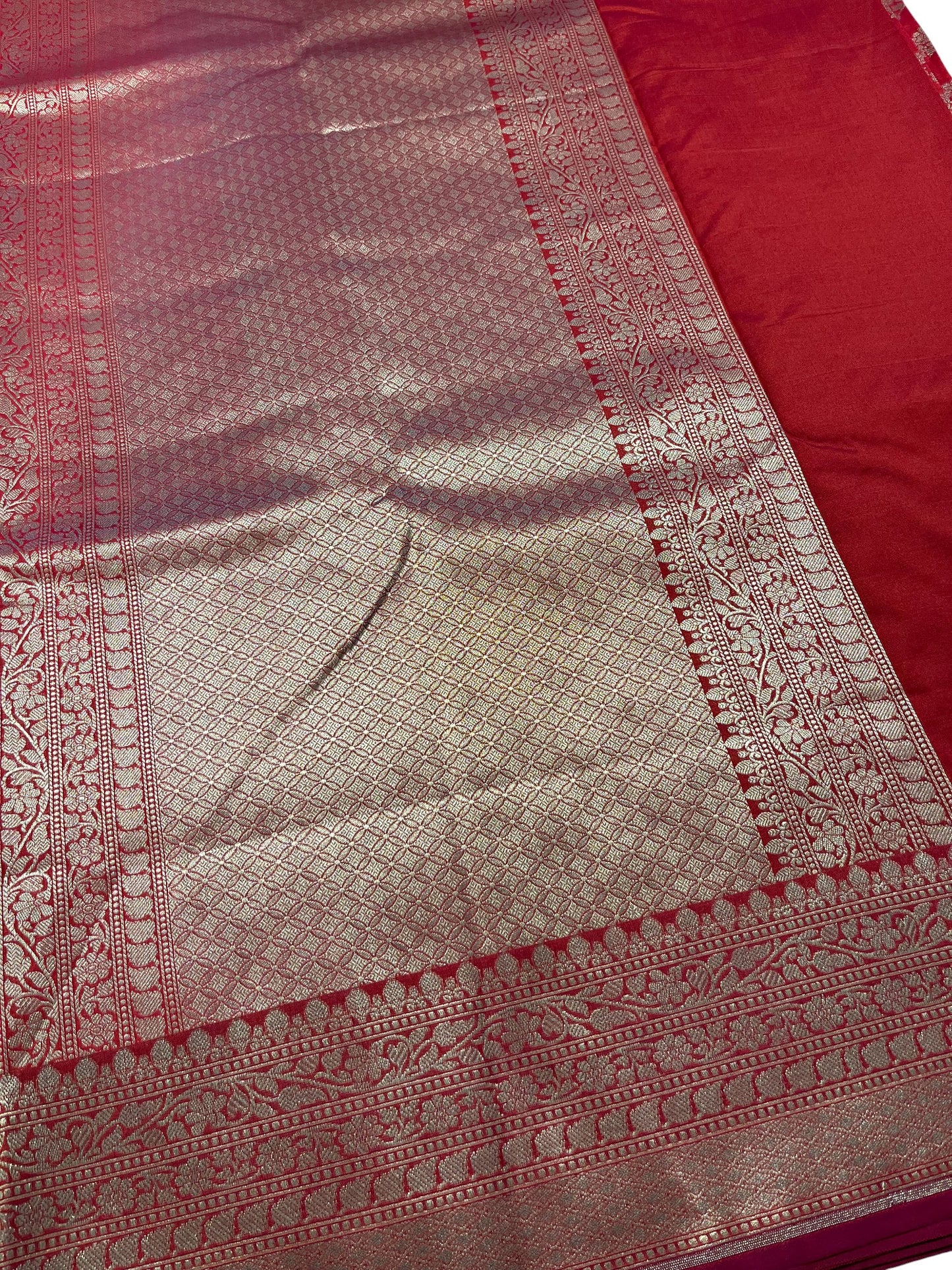 Southloom Pure Banarasi Silk Saree with Woven Work on Body and Borders (Magenta)