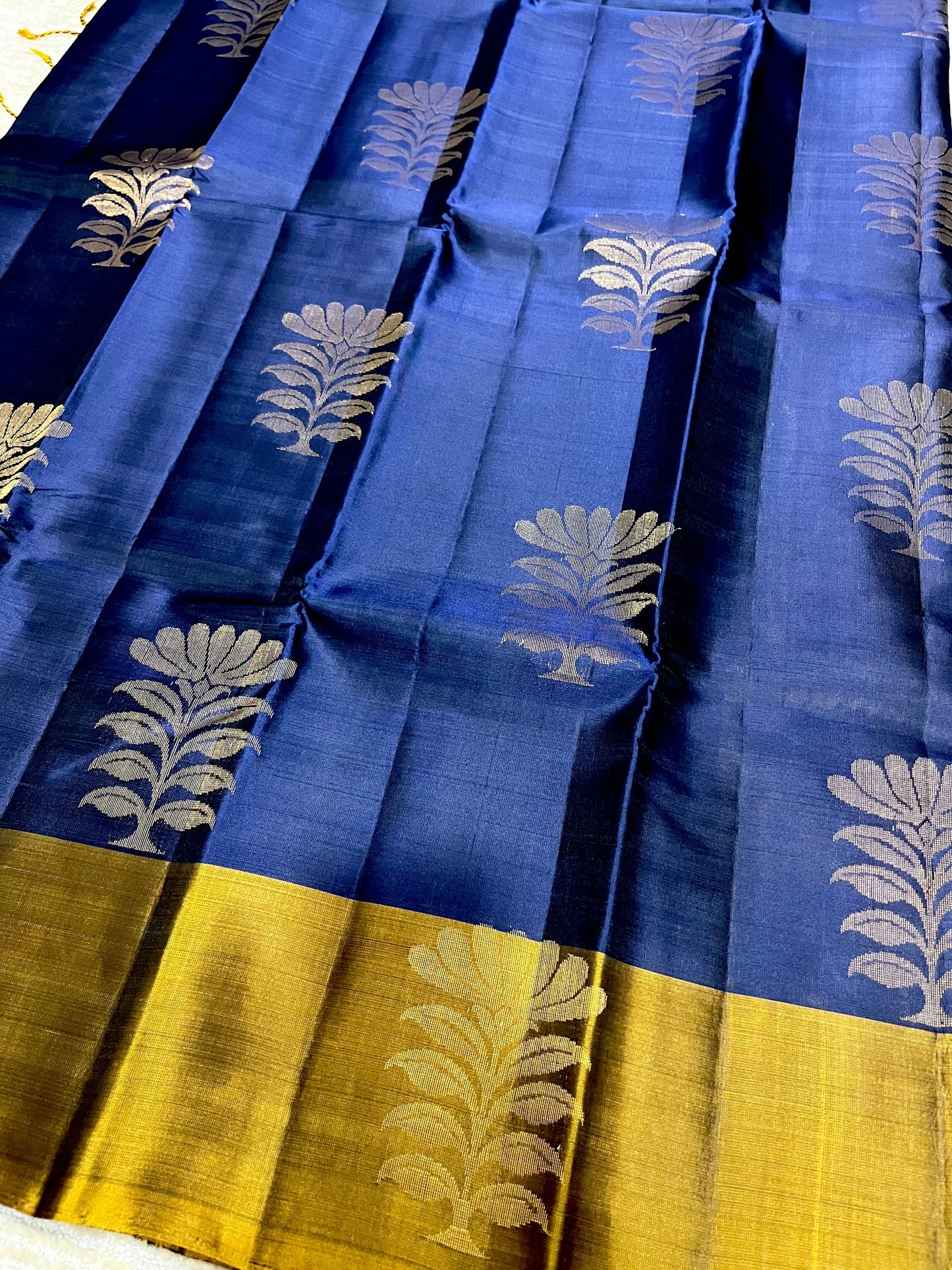 Southloom Pure Handloom Kanchipuram Silk Saree with Butta Work (Blue & Golden)