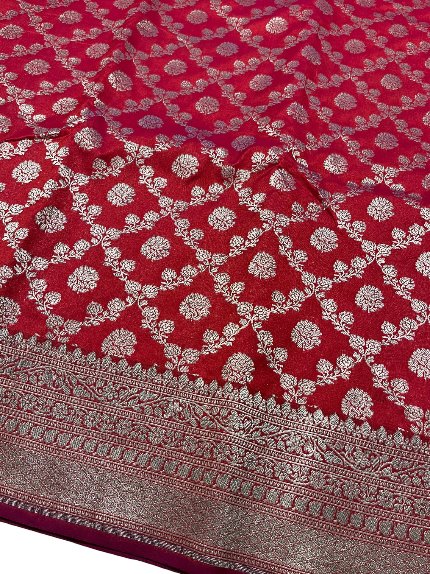 Southloom Pure Banarasi Silk Saree with Woven Work on Body and Borders (Magenta)