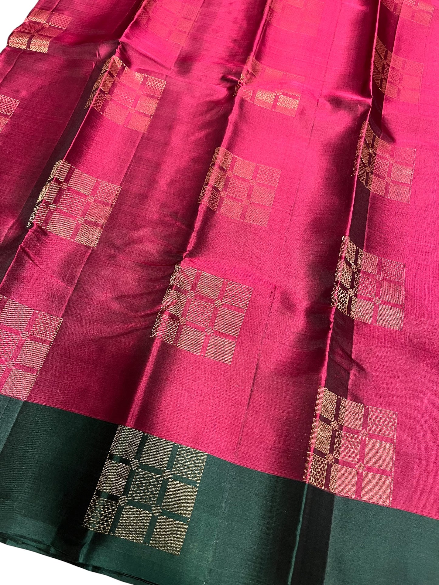 Southloom Pure Handloom Kanchipuram Silk Saree with Butta Work(Magenta& Green)