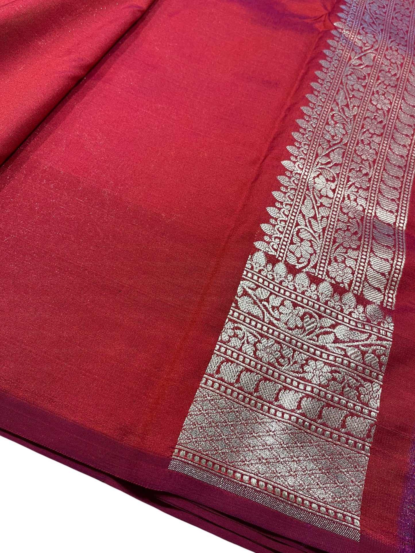 Southloom Pure Banarasi Silk Saree with Woven Work on Body and Borders (Magenta)
