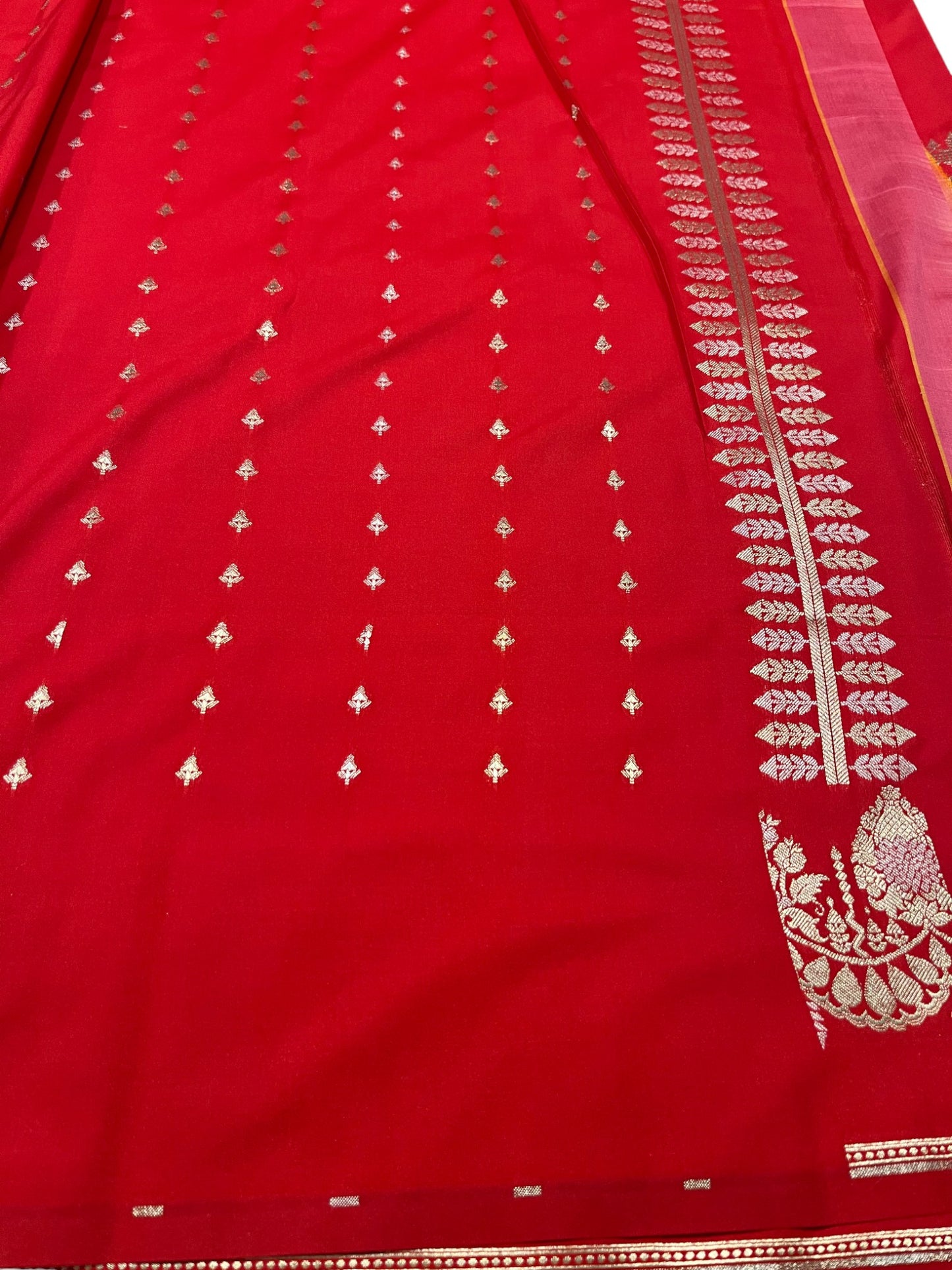 Southloom Pure Banarasi Silk Saree with Woven Work on Body and Borders (Red)