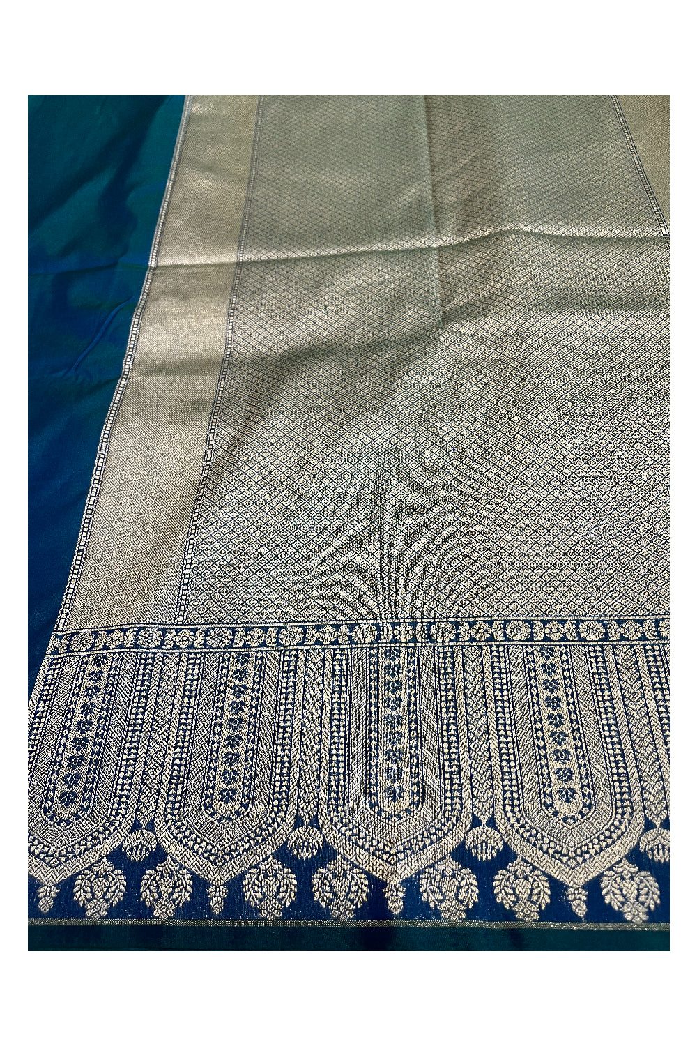 Southloom Banarasi Georgette Woven Work Saree in Balck