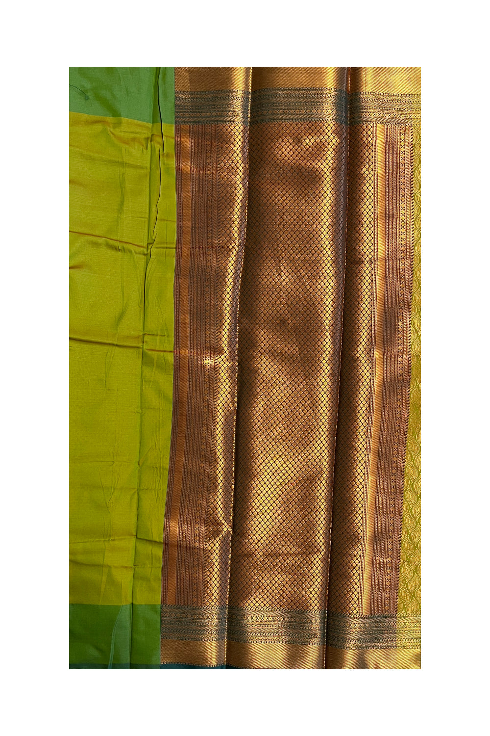 Southloom Banarasi Silk Brocade Bridal Saree WIth Woven Borders And Blouse Piece in Gold and Green