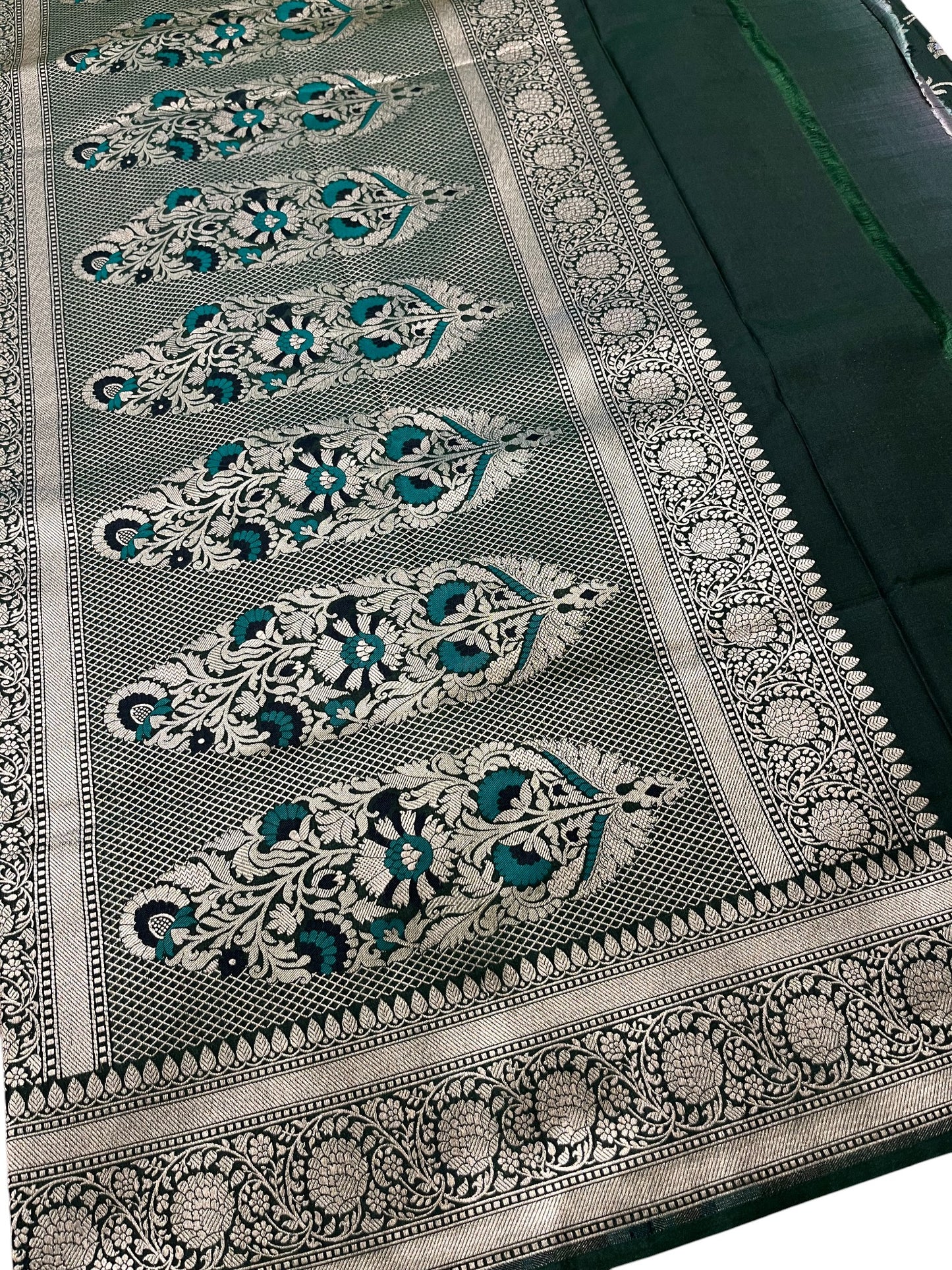 Southloom Pure Banarasi Silk Saree with Woven Work on Body and Borders (Green)