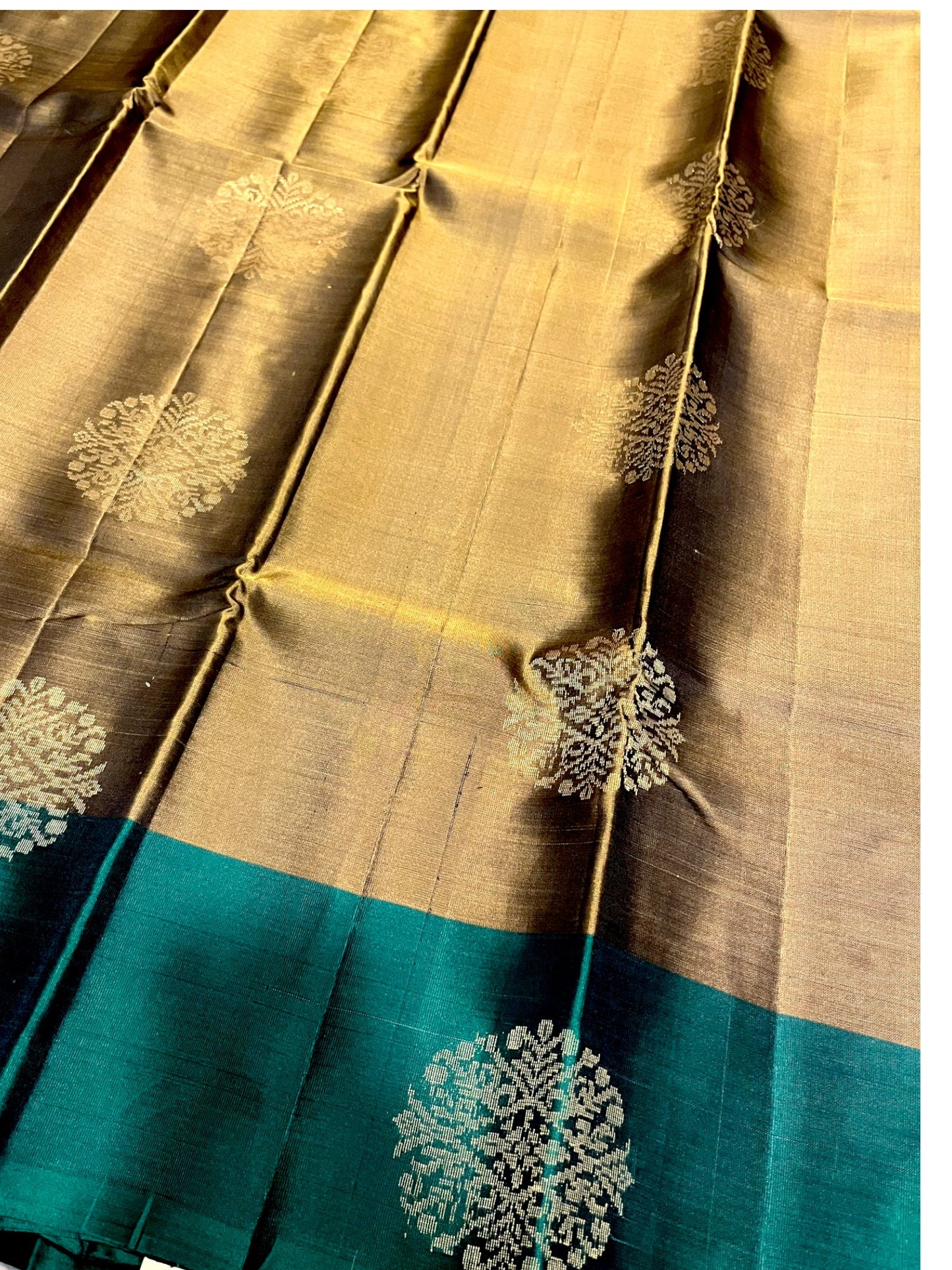 Southloom Pure Handloom Kanchipuram Silk Saree with Butta Work