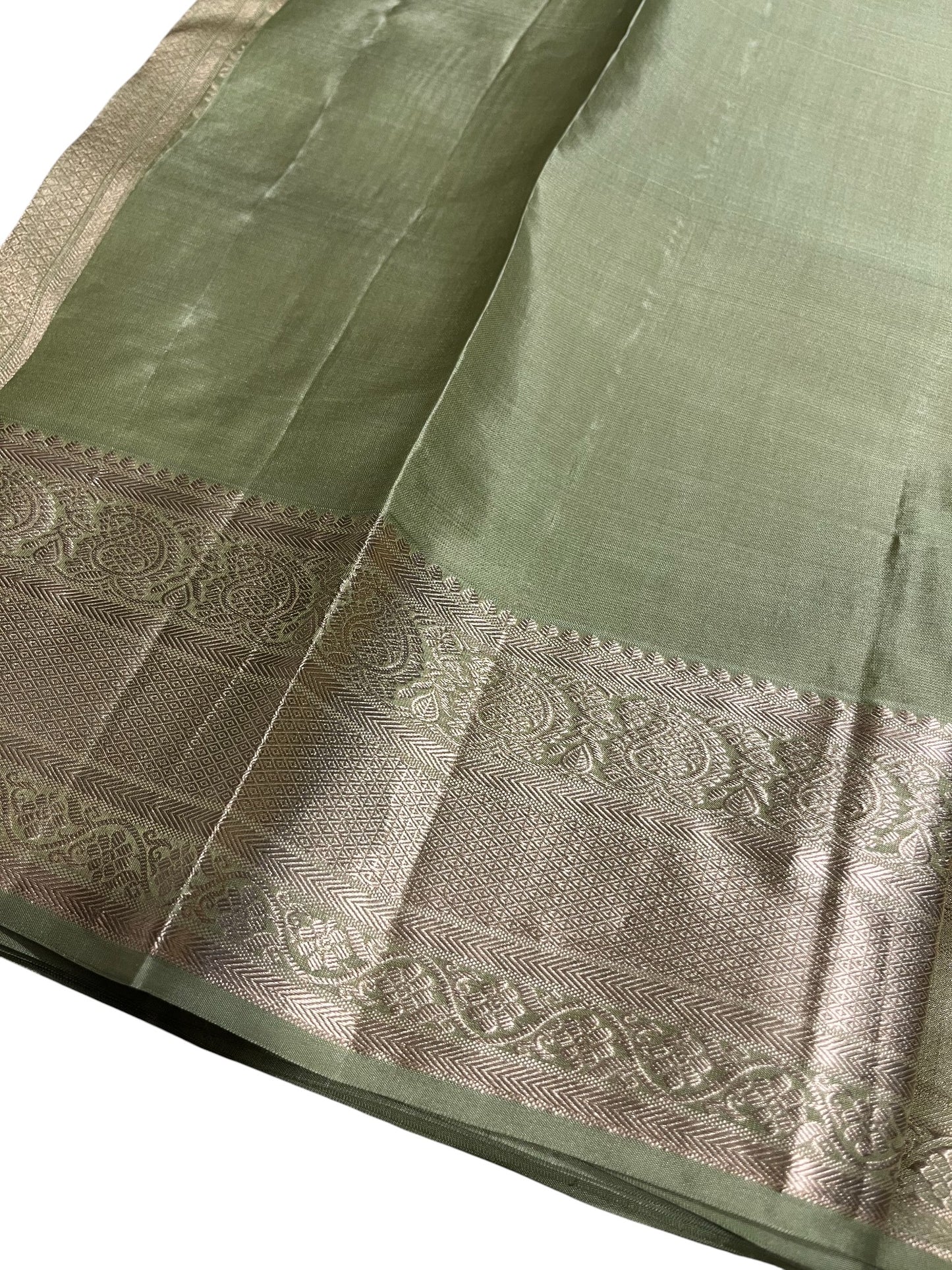 Southloom Pure Handloom Bridal Kanchipuram Silk Saree with Korvai Work (Green)