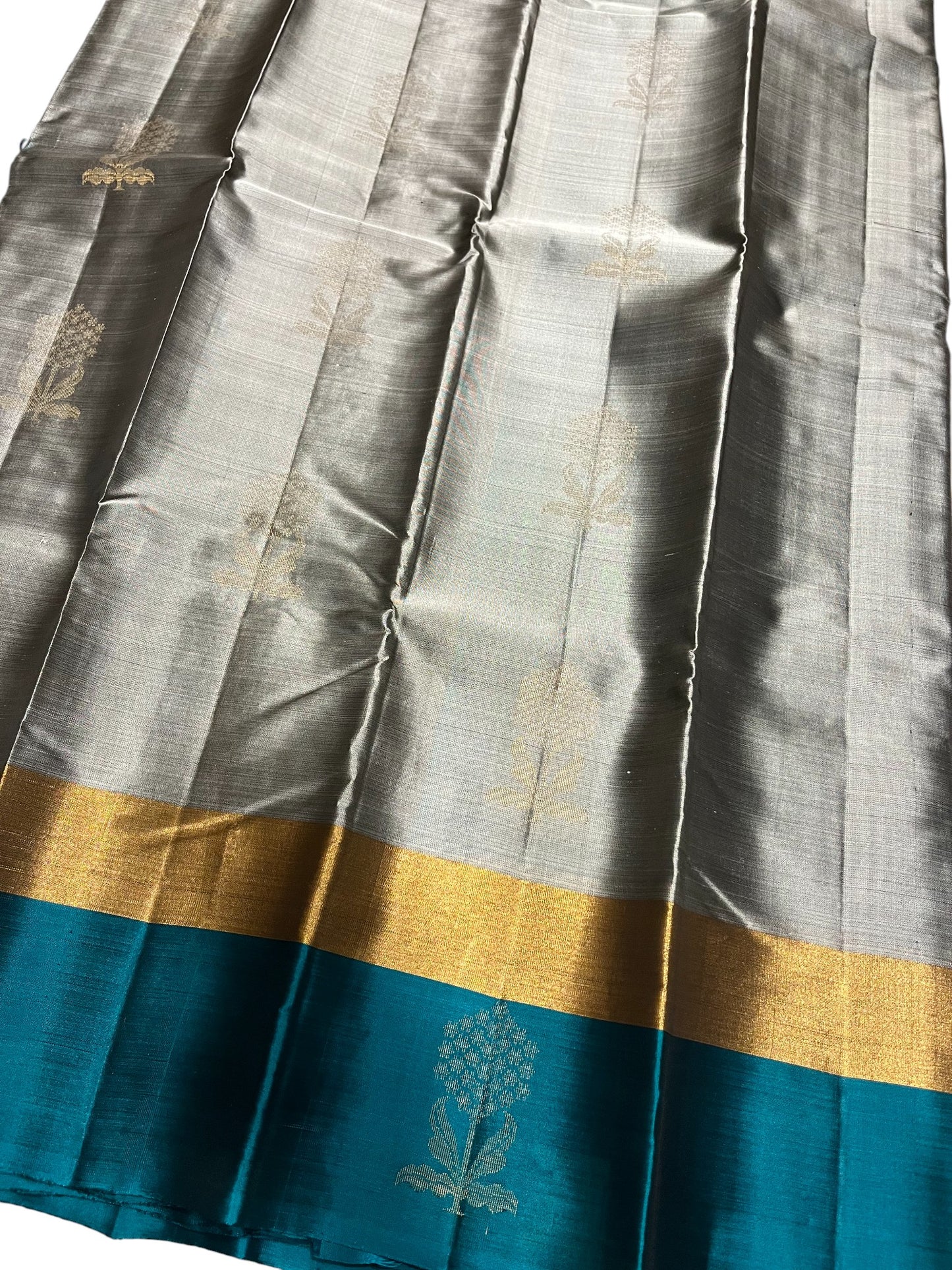 Southloom Pure Handloom Kanchipuram Silk Saree with Butta Work