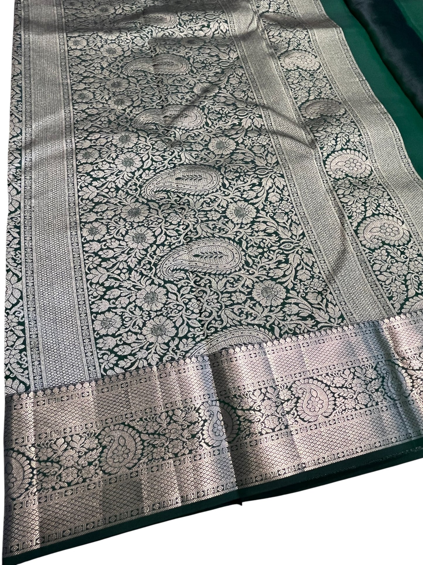 Southloom Premium Handloom Bridal Kanchipuram Silk Saree with Korvai Work (Green)