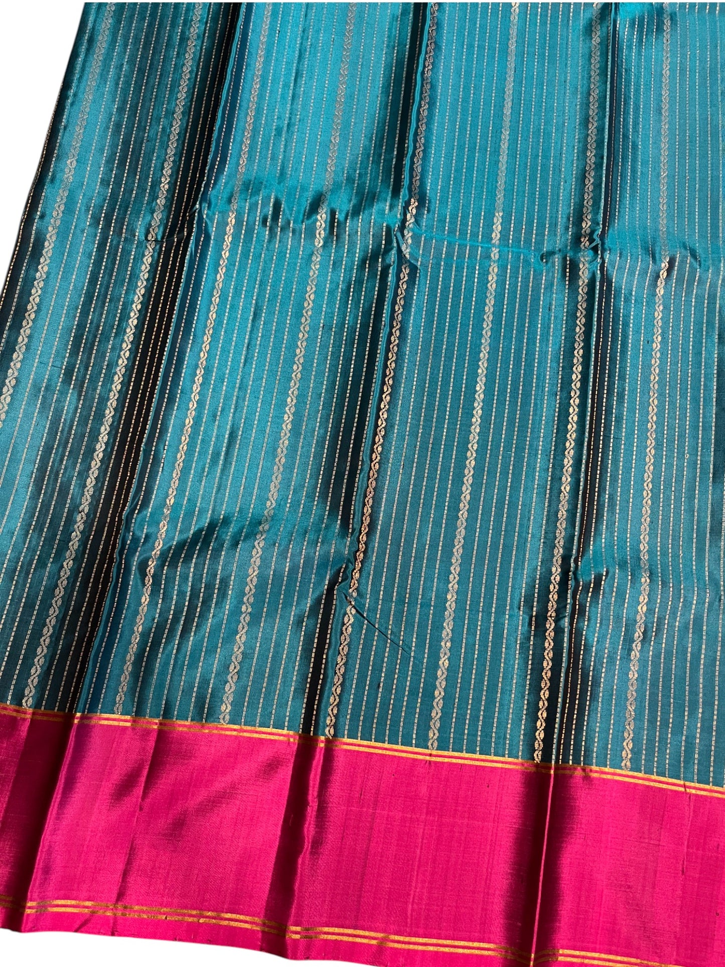Southloom Pure Handloom Kanchipuram Silk Saree with Butta Work (Blue & Magenta)