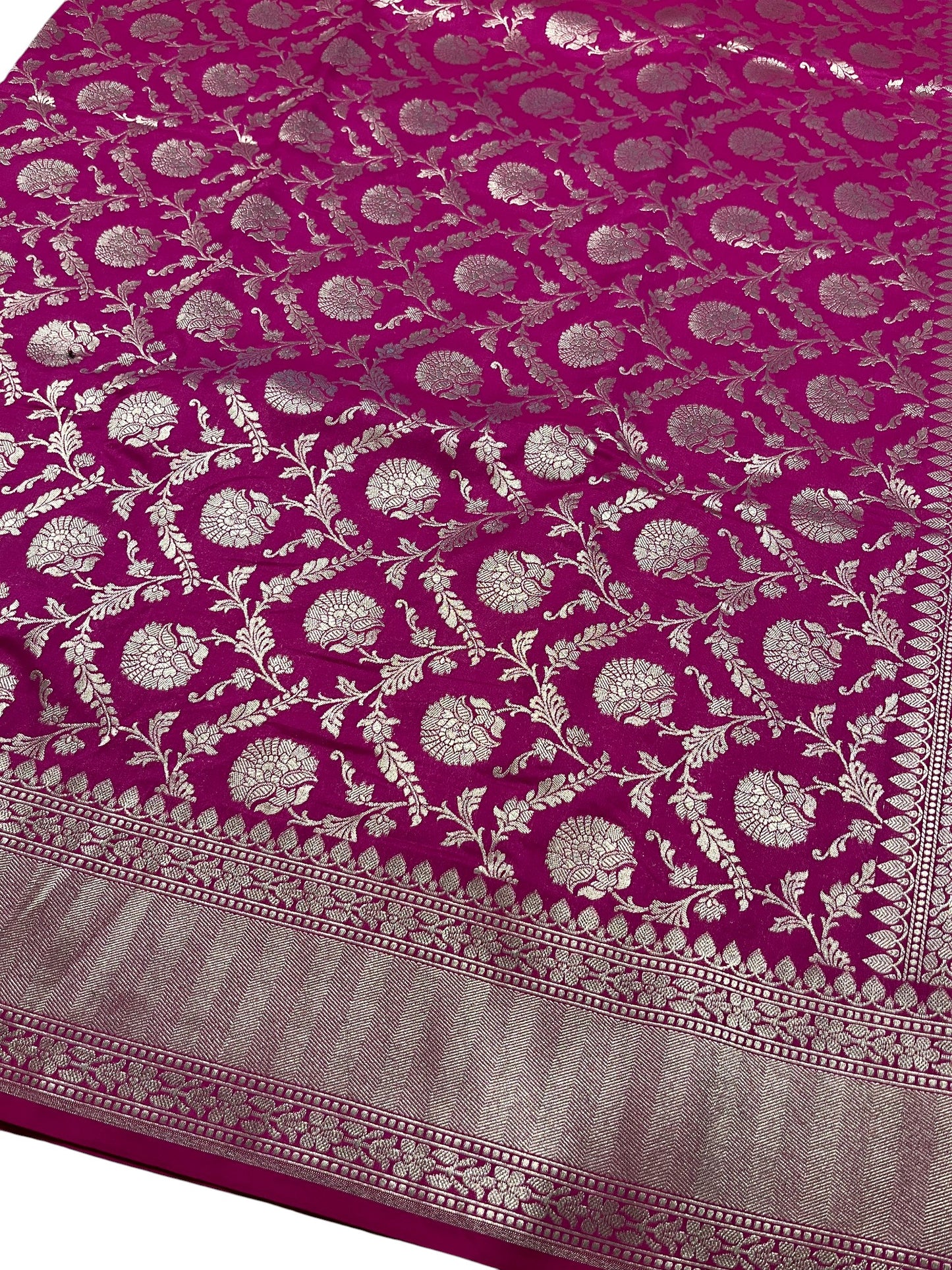 Southloom Pure Banarasi Silk Saree with Woven Work on Body and Borders (Magenta)