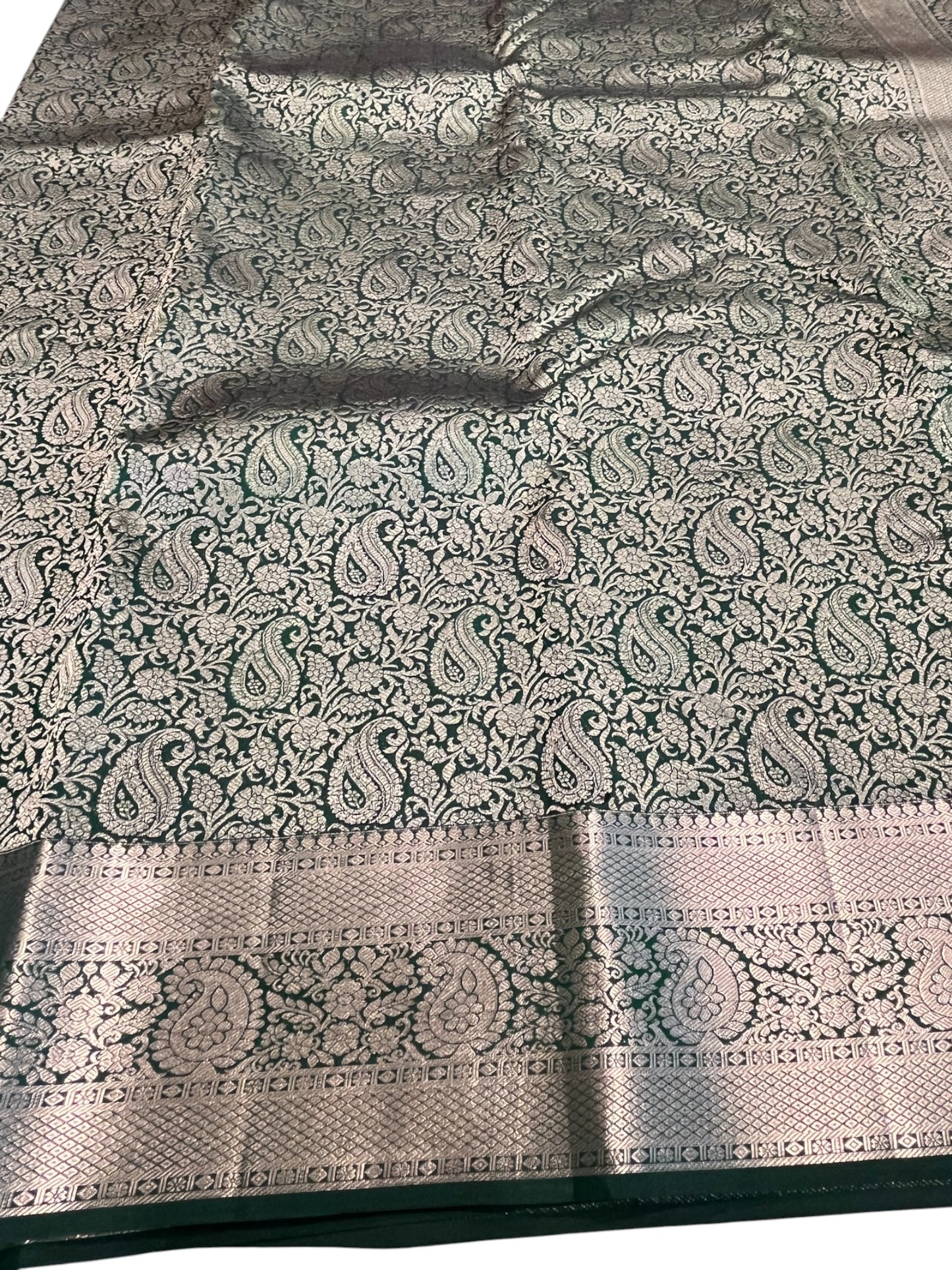 Southloom Premium Handloom Bridal Kanchipuram Silk Saree with Korvai Work (Green)