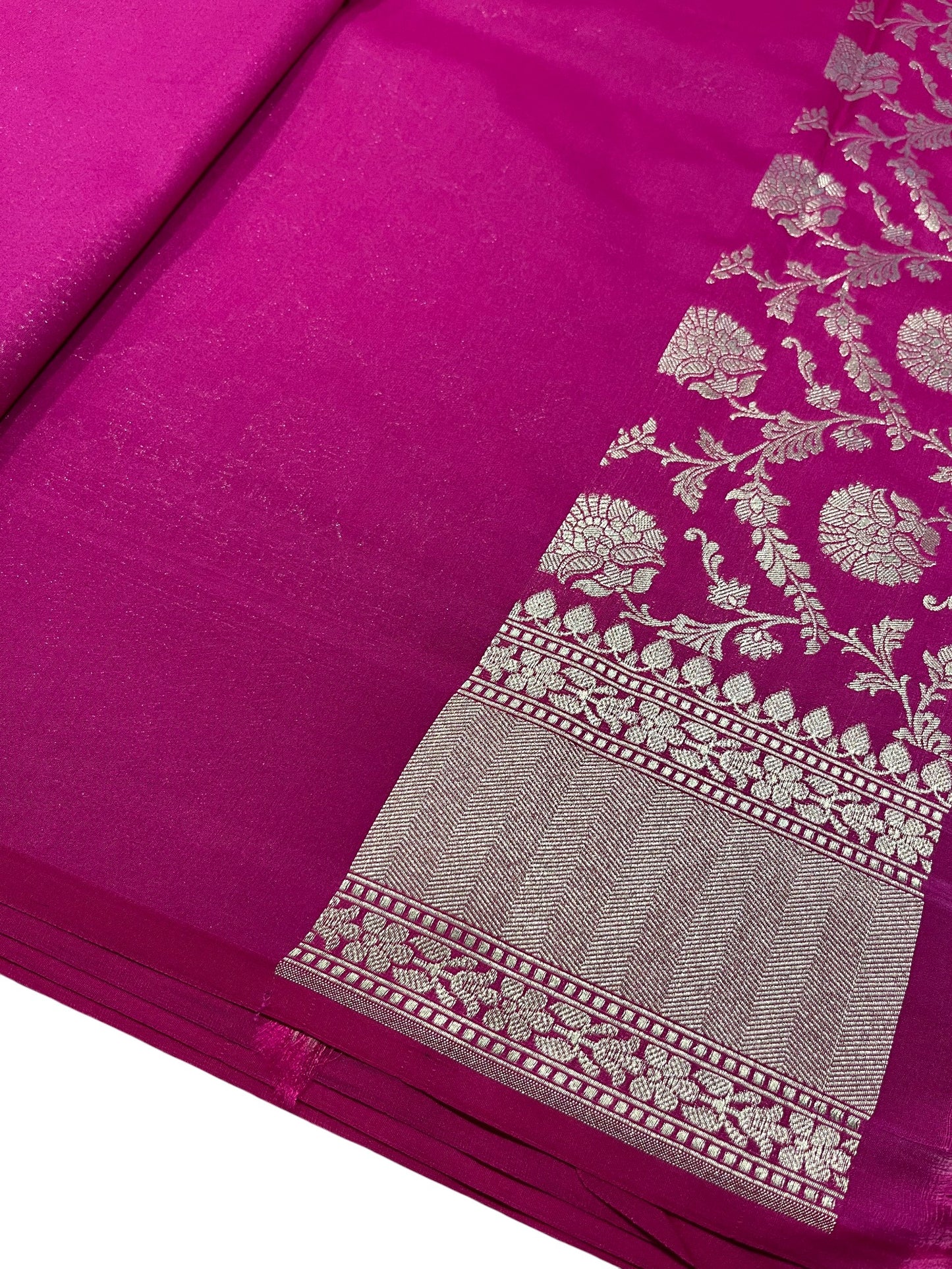 Southloom Pure Banarasi Silk Saree with Woven Work on Body and Borders (Magenta)