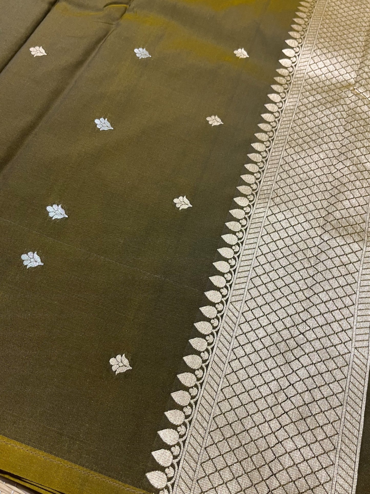Southloom Pure Banarasi Silk Saree with Woven Work on Body and Borders