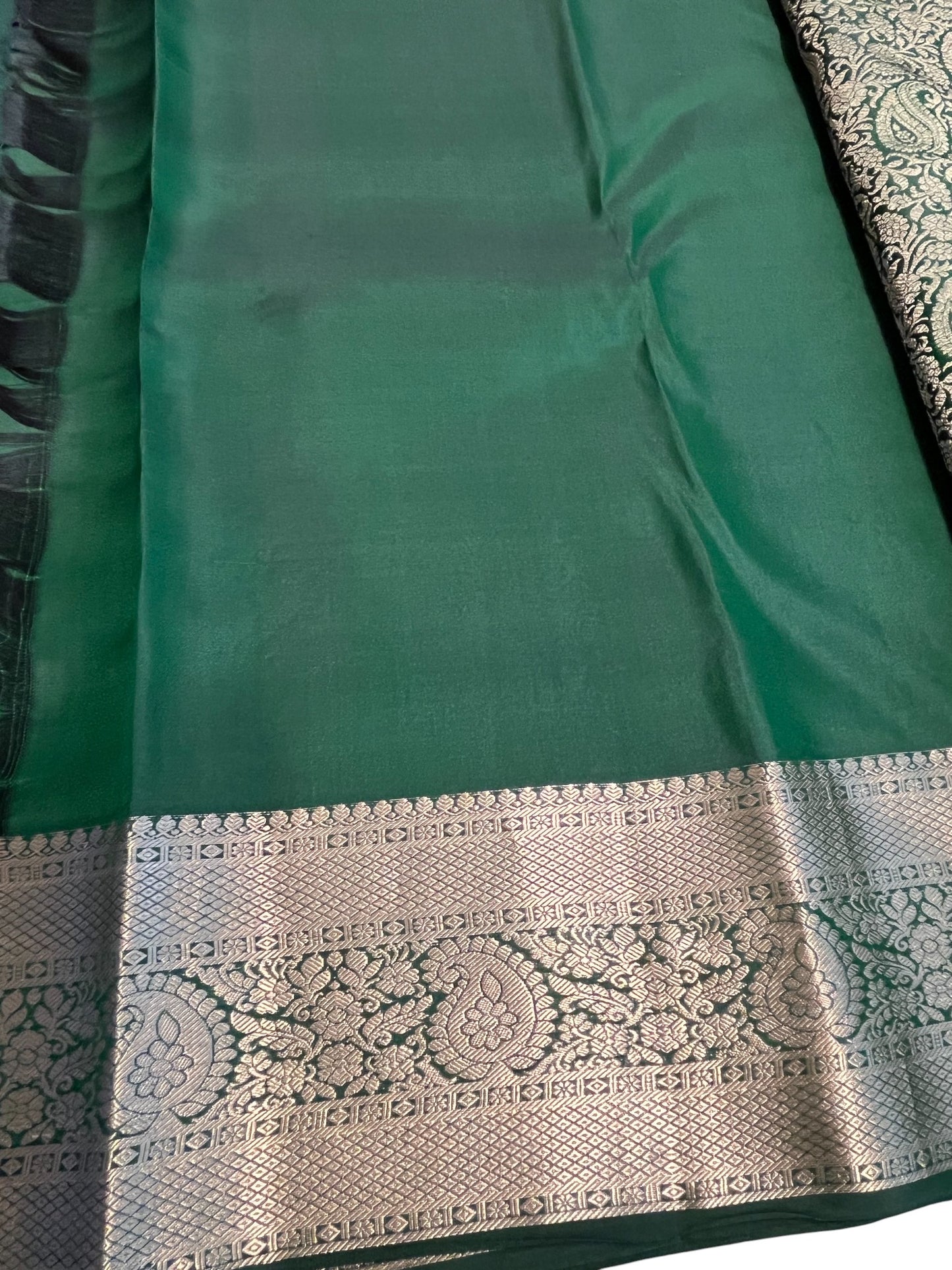 Southloom Premium Handloom Bridal Kanchipuram Silk Saree with Korvai Work (Green)