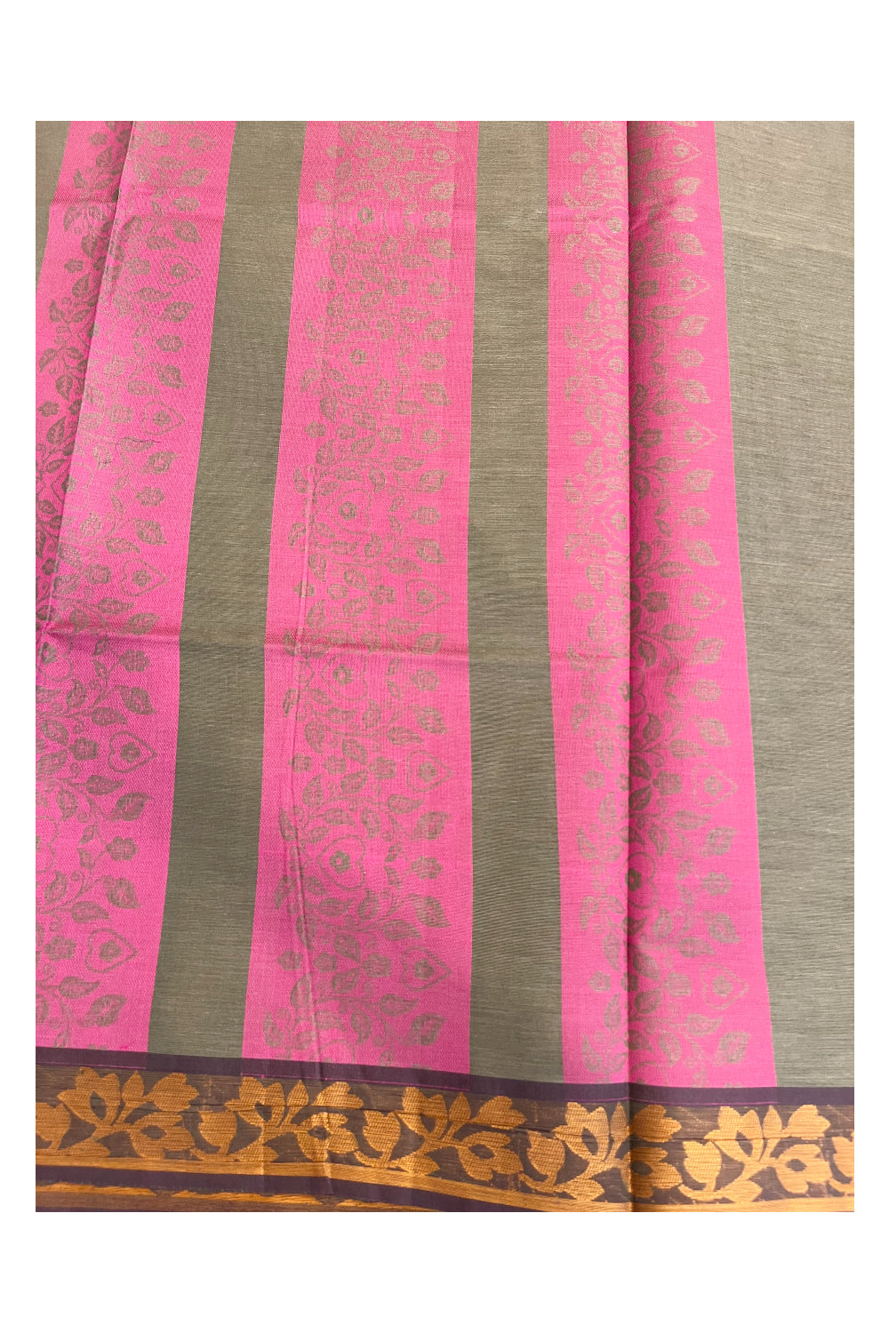 Southloom Kerala Cotton Saree with Floral Woven Works Across Body in Green