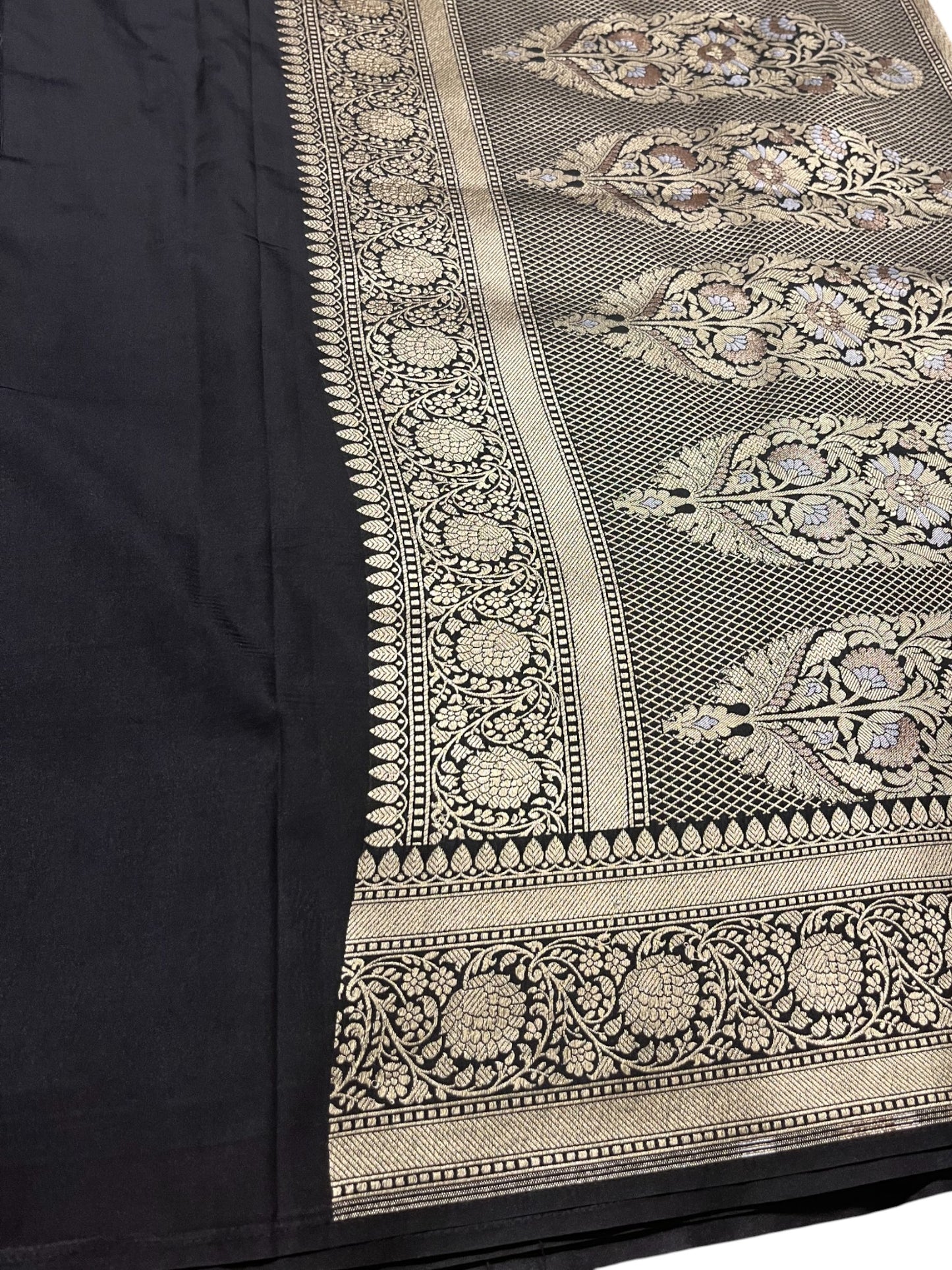 Southloom Pure Banarasi Silk Saree with Woven Work on Body and Borders (Black)