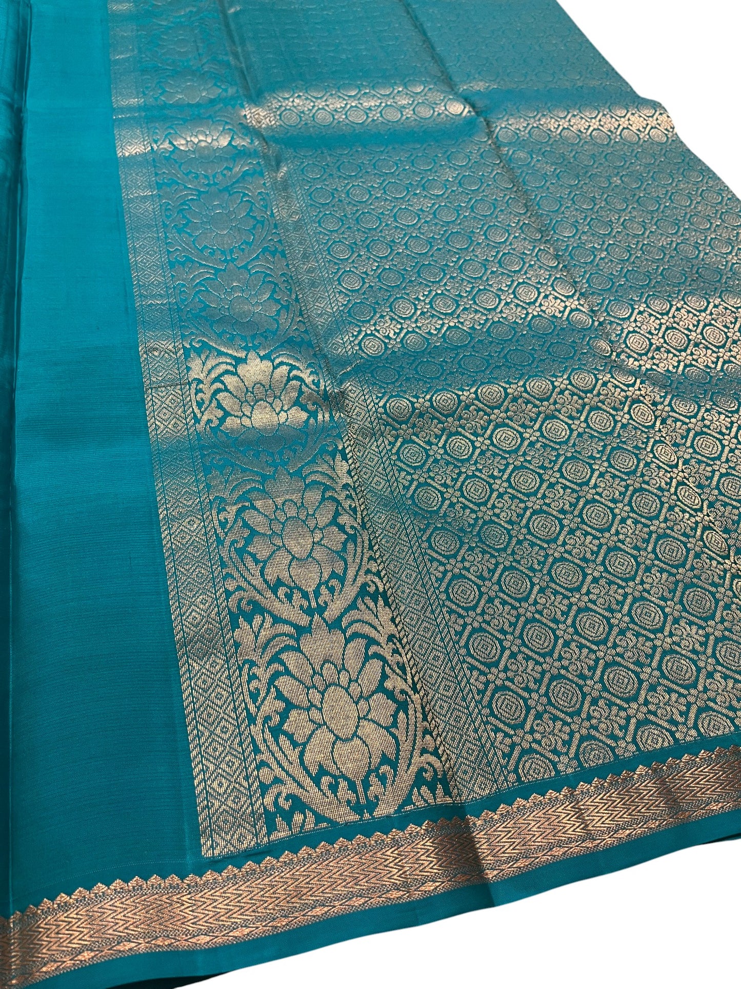 Southloom Pure Handloom Bridal Kanchipuram Silk Saree with Korvai Work(Green)