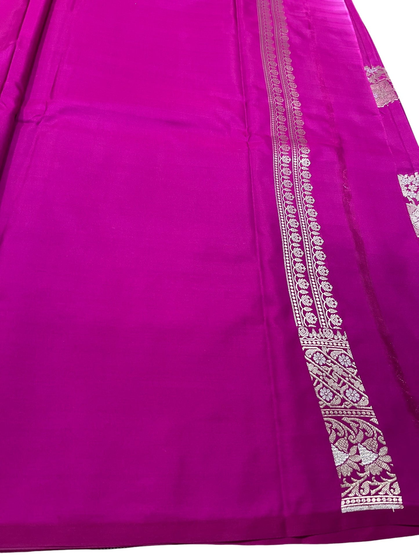 Southloom Pure Banarasi Silk Saree with Woven Work on Body and Borders (Magenta)