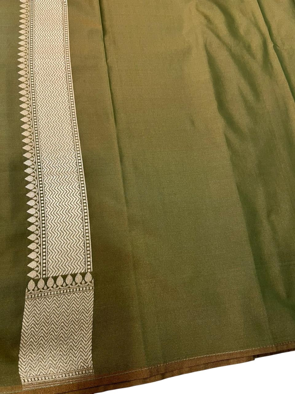 Southloom Pure Banarasi Silk Saree with Woven Work on Body and Borders (Green)