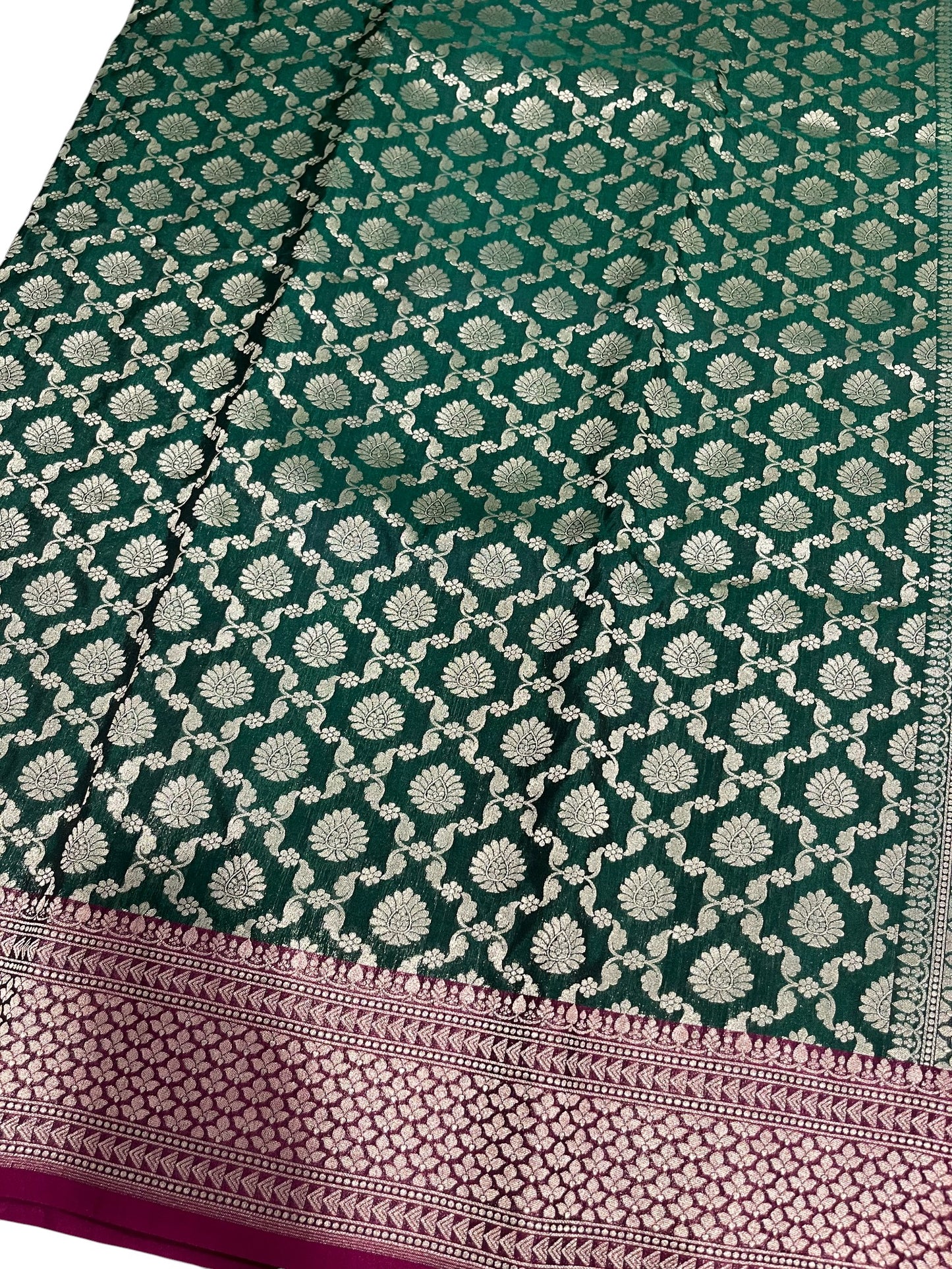 Southloom Banarasi Silk Saree with Woven Work on Body and Borders (Green & Magenta)