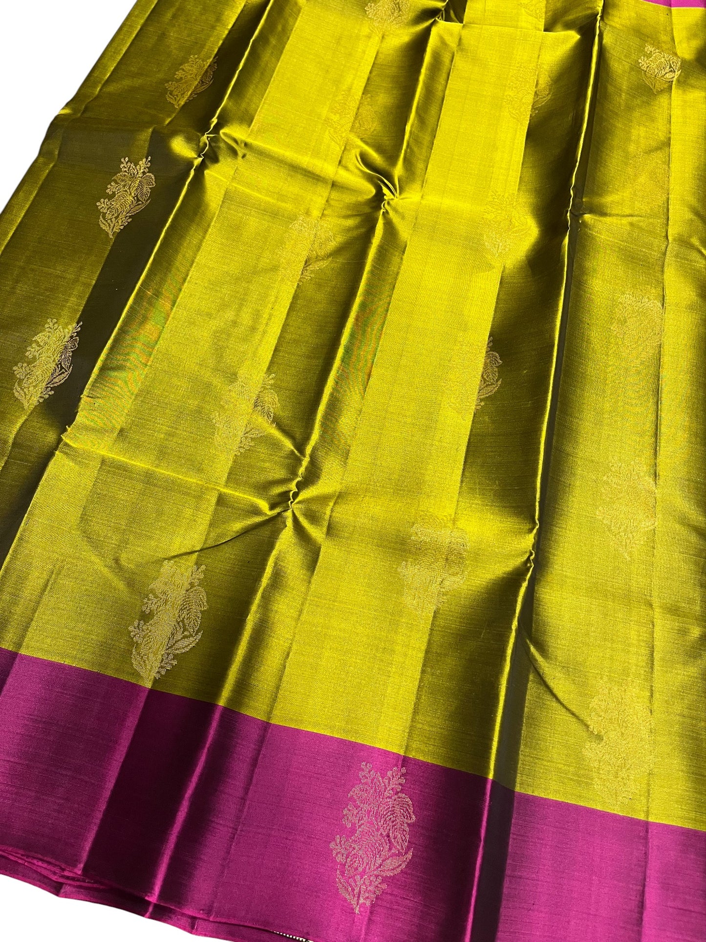 Southloom Pure Handloom Kanchipuram Silk Saree with Butta Work (Green & Magenta)