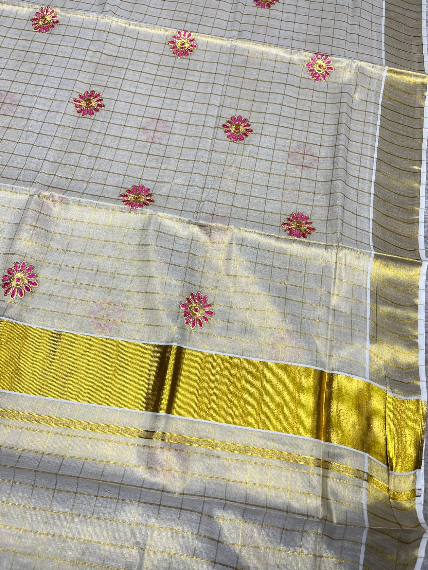 Southloom Tissue Kerala Kasavu Check Saree with Floral Embroidery Design in Pink