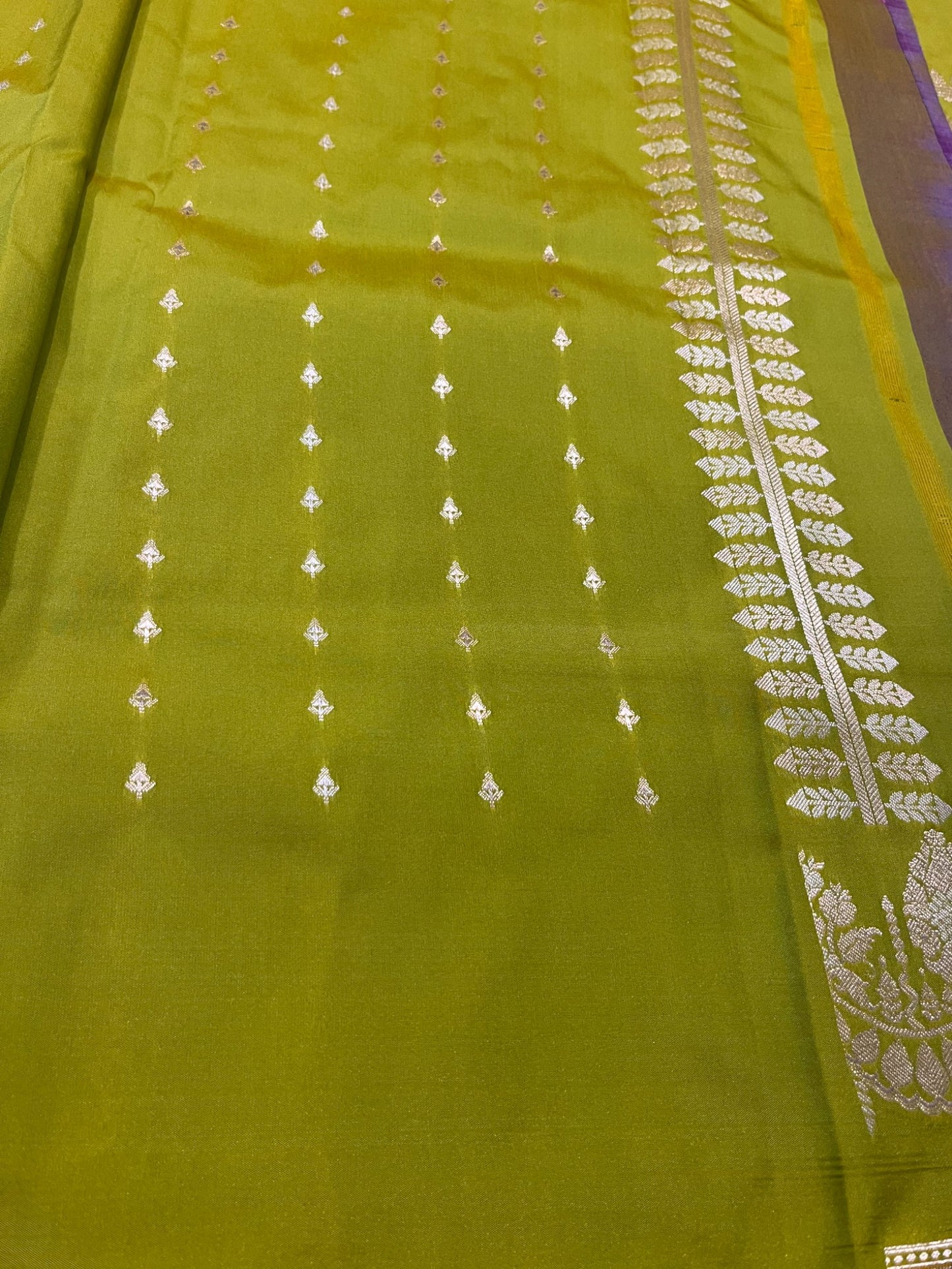 Southloom Pure Banarasi Silk Saree with Woven Work on Body and Borders (Green)