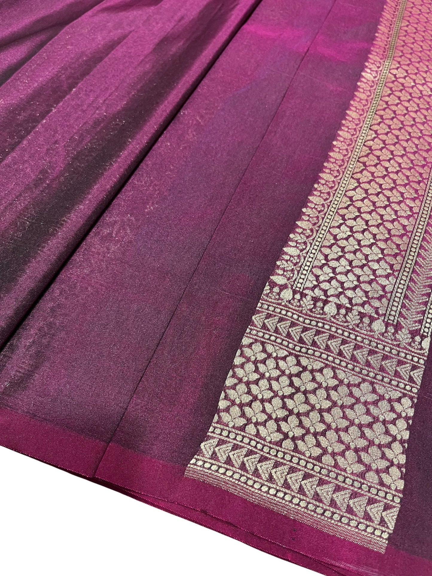 Southloom Banarasi Silk Saree with Woven Work on Body and Borders (Green & Magenta)