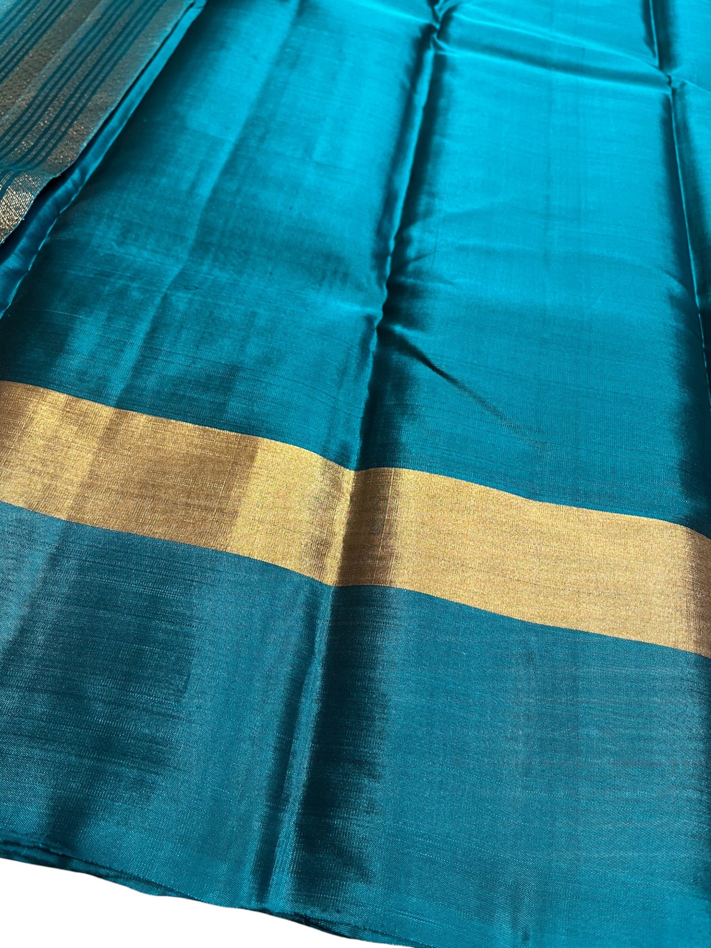 Southloom Pure Handloom Kanchipuram Silk Saree with Butta Work (Violet & Blue)