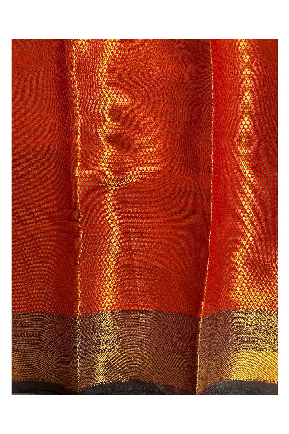Southloom Banarasi Silk Brocade Bridal Saree WIth Woven Borders And Blouse Piece in Red And Green