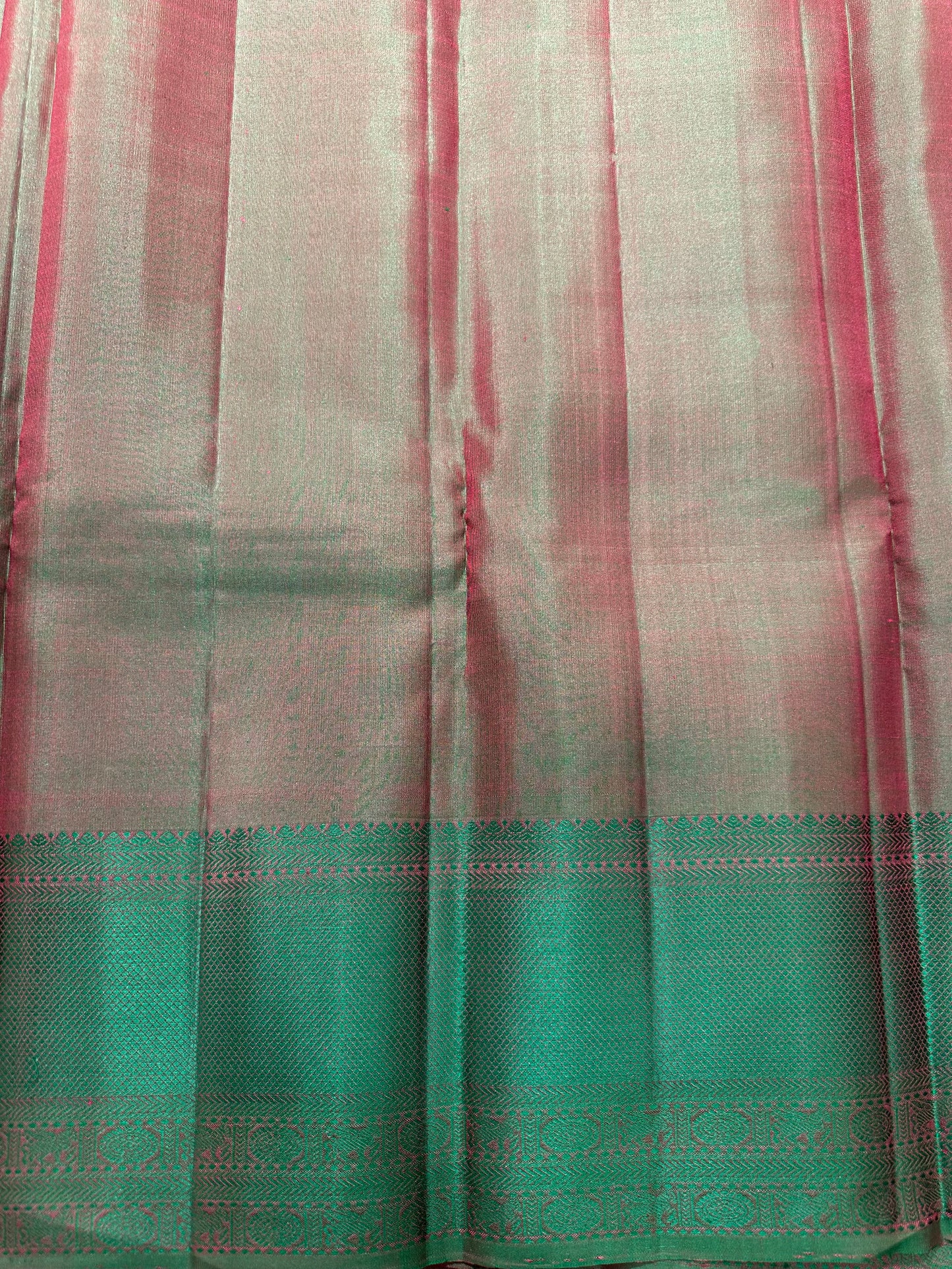 Southloom Pure Handloom Bridal Kanchipuram Silk Saree with Resham Work (Green & Magenta) SL623