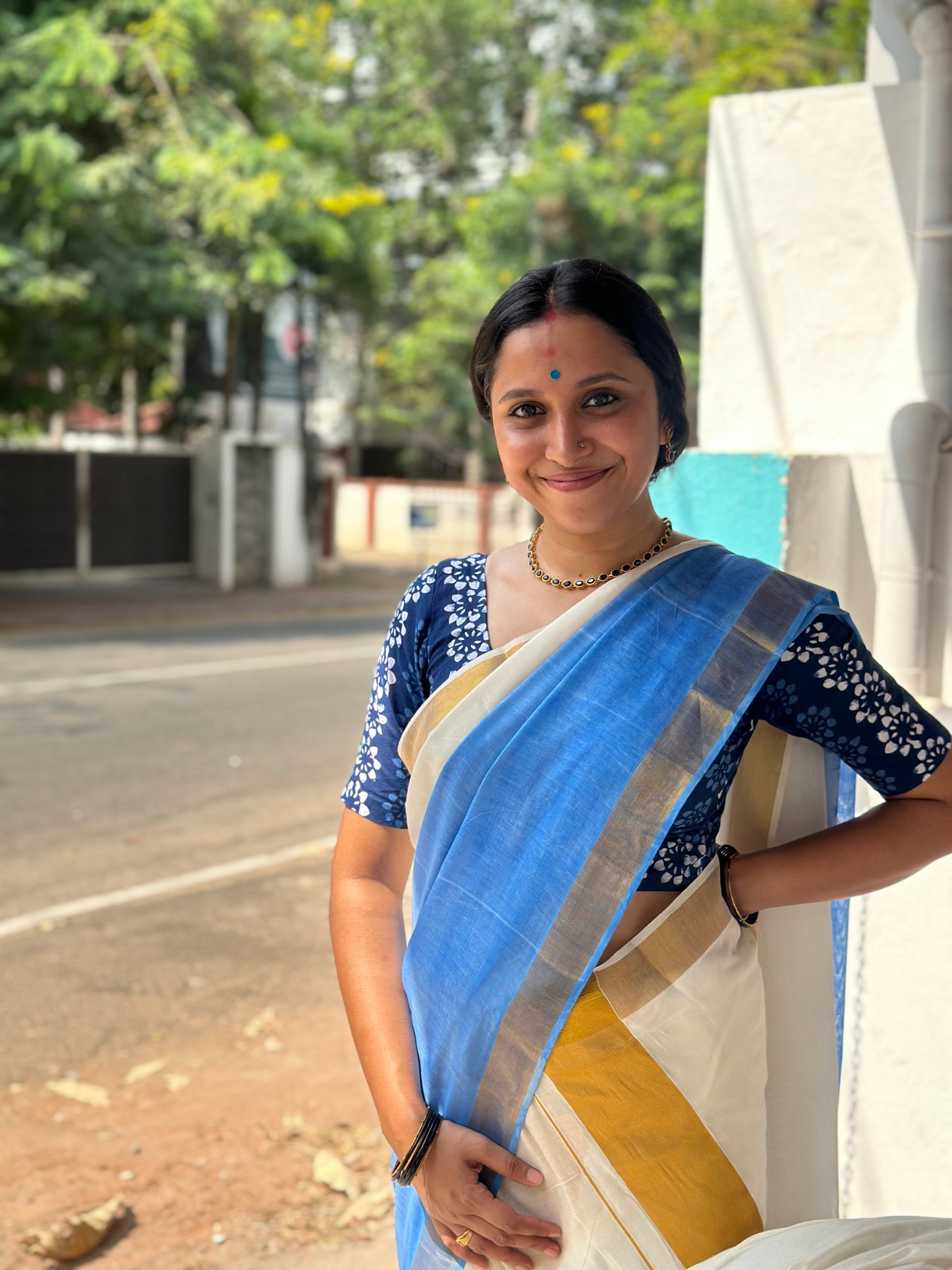 Southloom Tie & Dye - Half & Half Multi Colour Blue Design Set Mundu (Mundum Neriyathum) with Super Soft Cotton