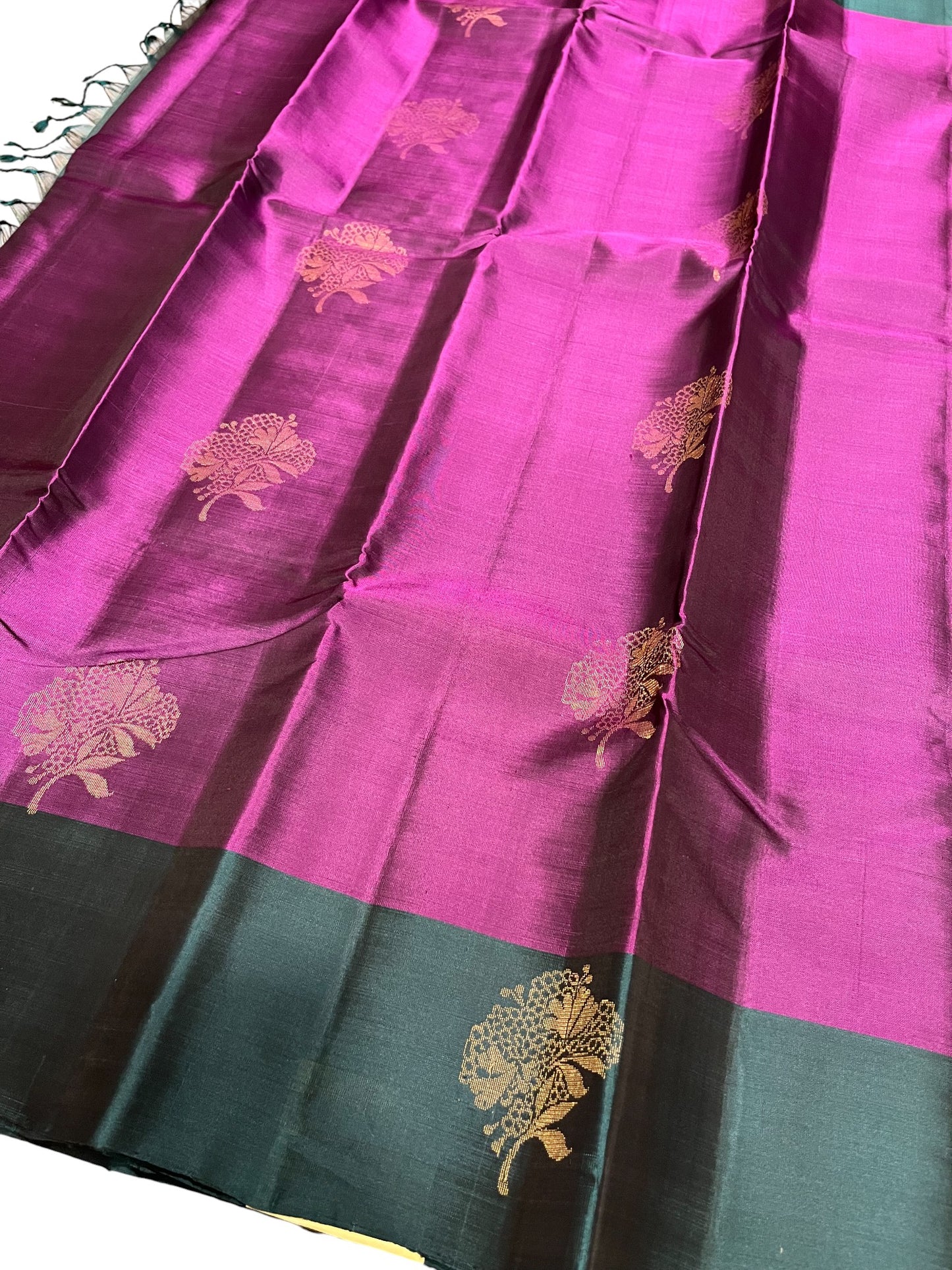 Southloom Pure Handloom Kanchipuram Silk Saree with Butta Work (Green& Magenta)