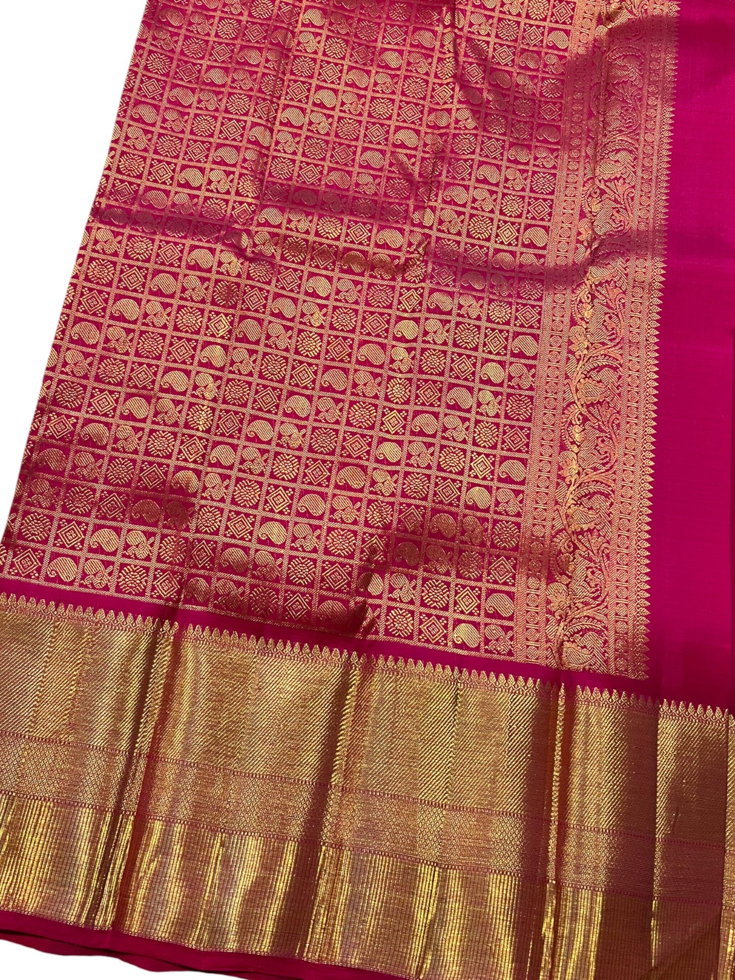 Southloom Premium Bridal Handloom Kanchipuram Silk Saree With Pallakku Design & Butta Works (Magenta )