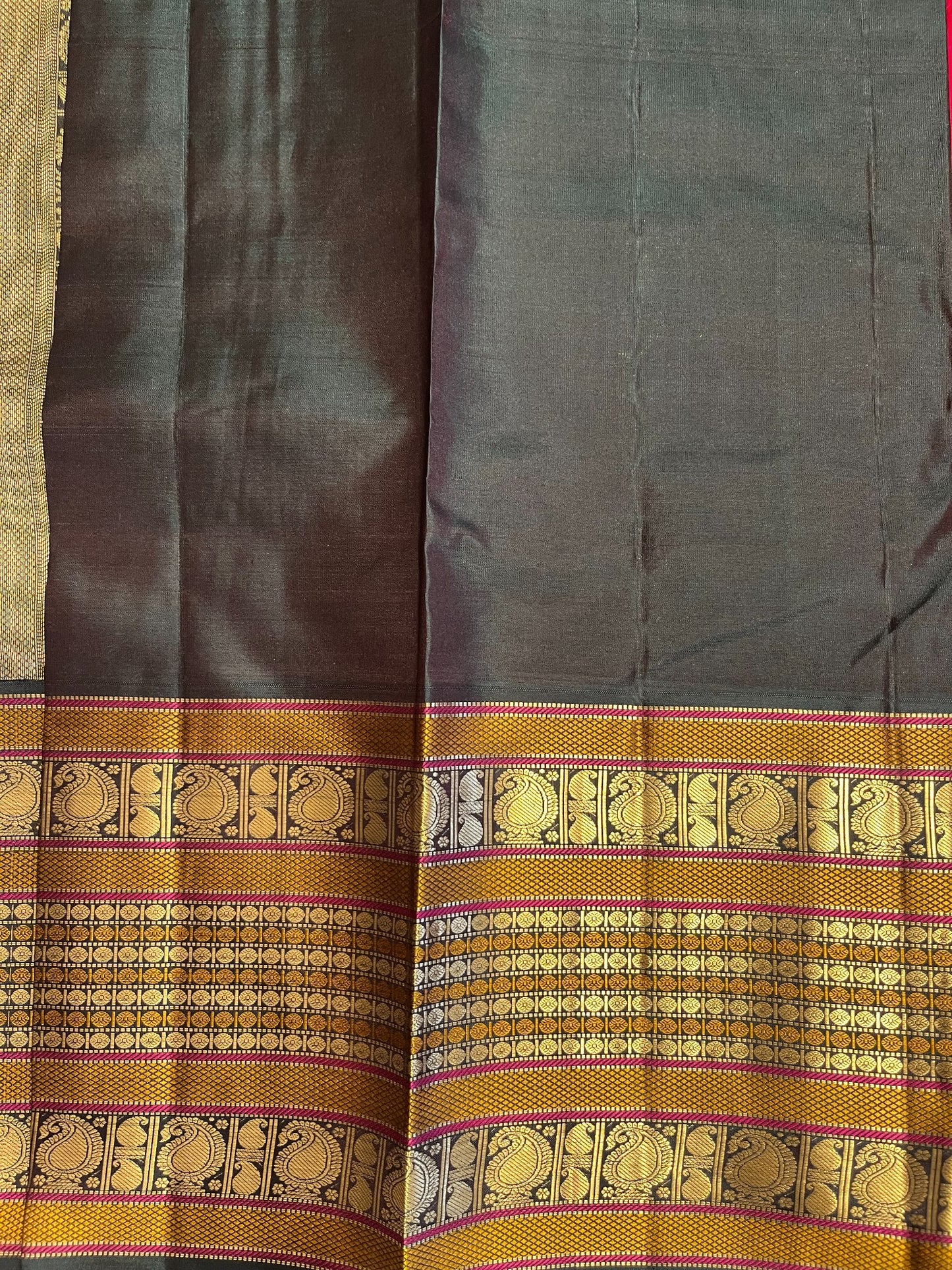 Southloom Pure Handloom Bridal Kanchipuram Silk Saree with Korvai Work (Red &Dark Green)