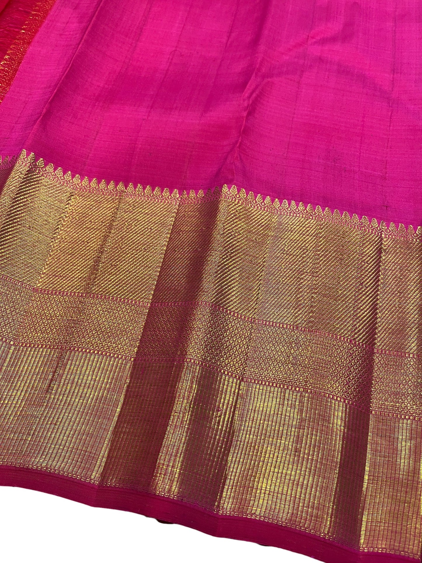 Southloom Premium Bridal Handloom Kanchipuram Silk Saree With Pallakku Design & Butta Works (Magenta )