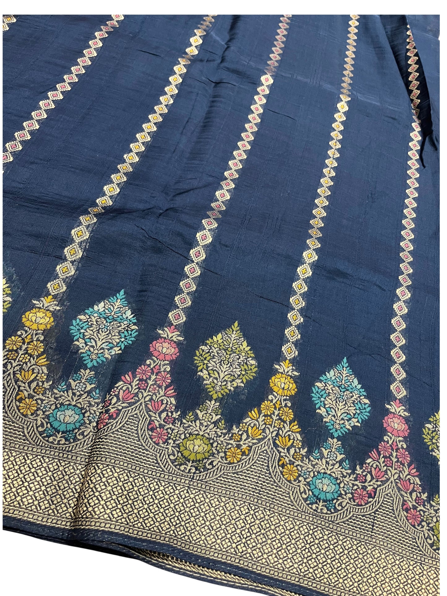 Southloom Banarasi Silk Saree with Woven Work on Body and Borders (Magenta & Blue)