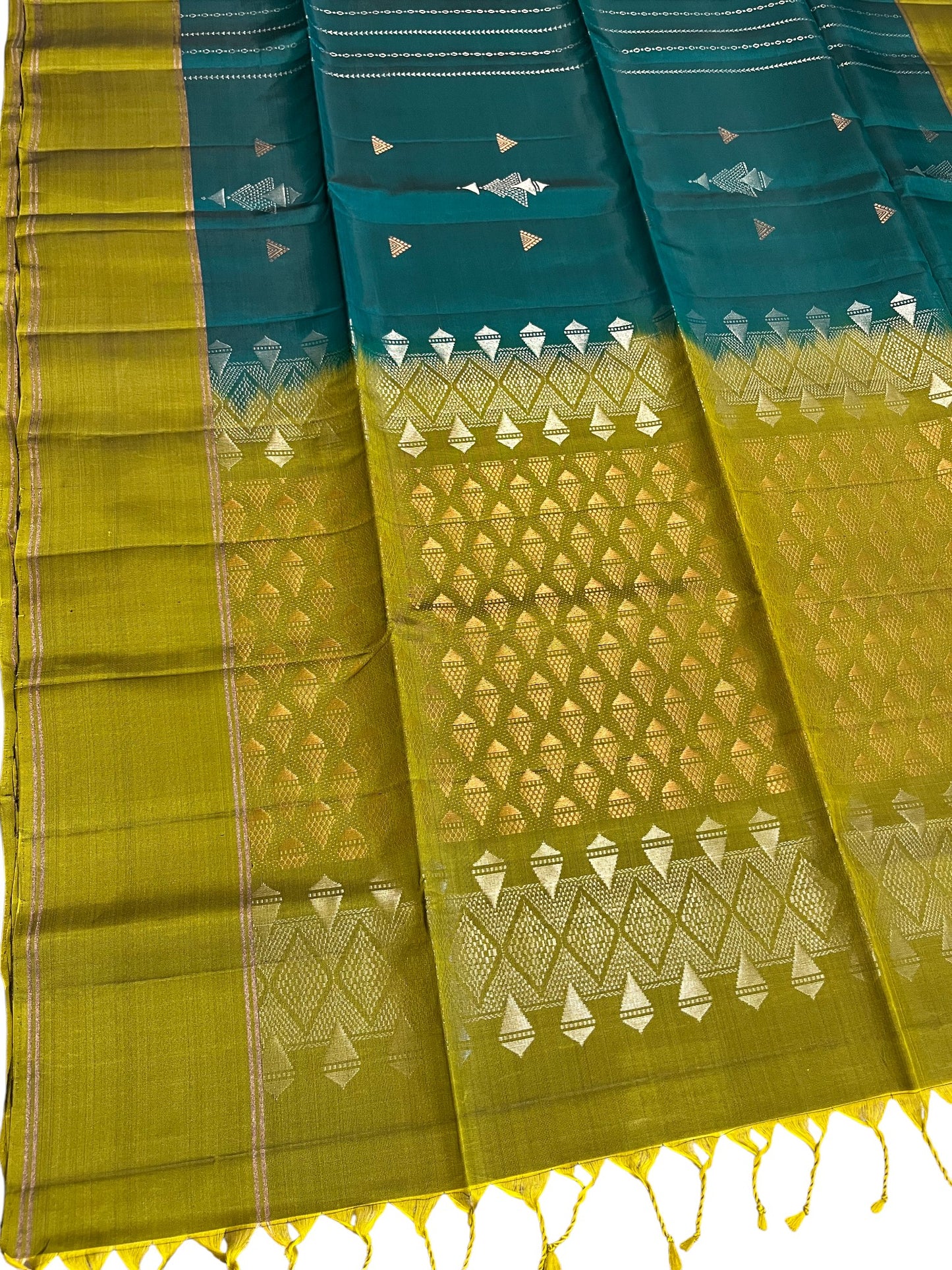 Southloom Pure Handloom Kanchipuram Silk Saree with Butta Work (Green & Blue)